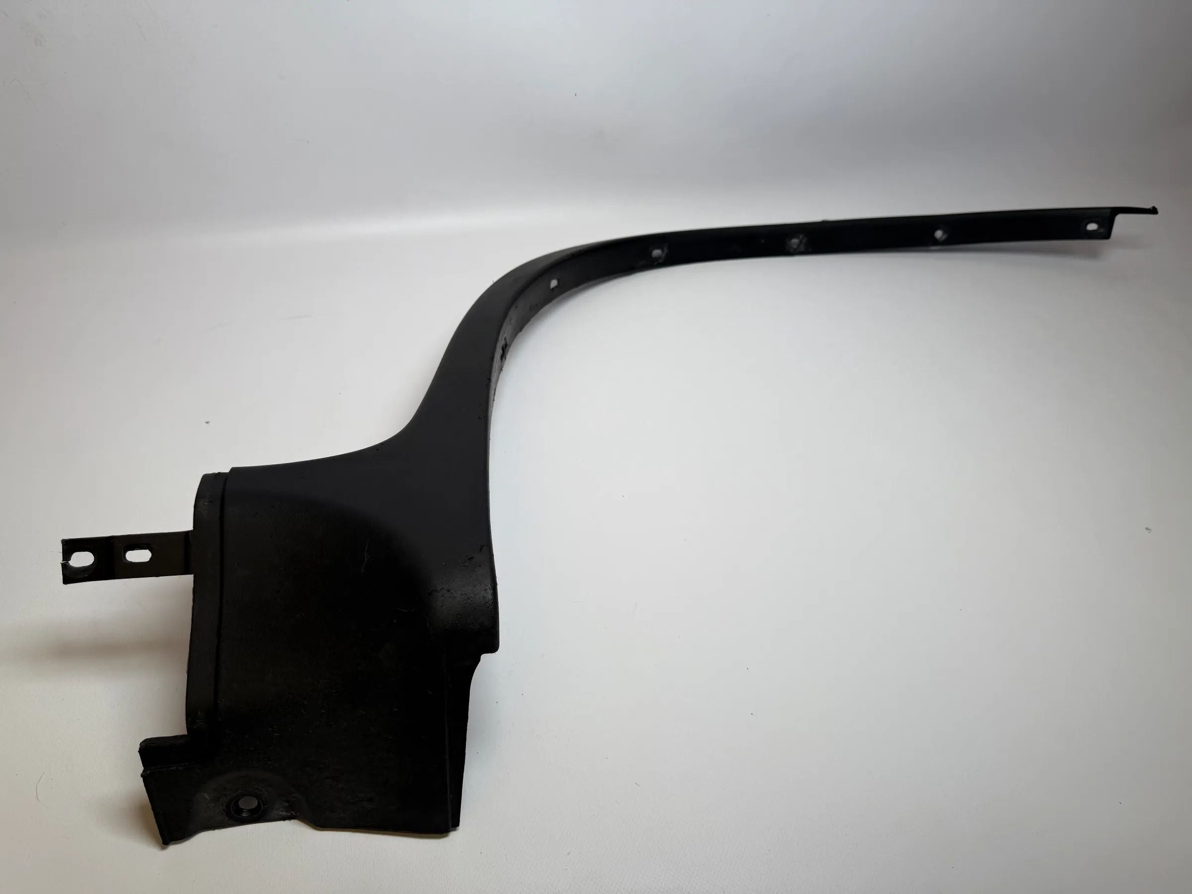 Oryginalna osłona nadkola tylna prawa BMW X5 E53 czarna 8408704 RH