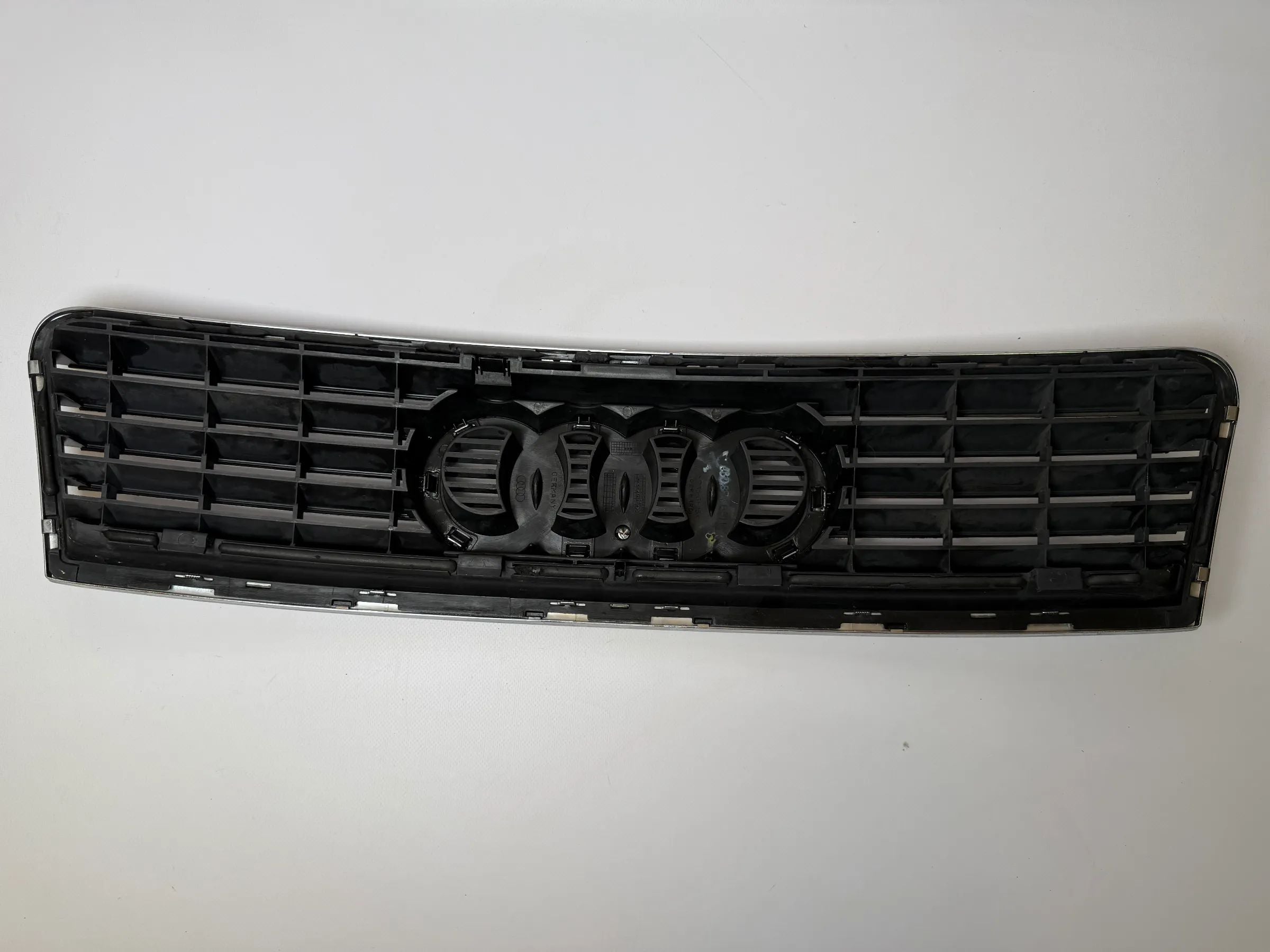 Original Audi A6 (4B5/4B6, 4B2/4B4) front grille 4B0 853 651 F 