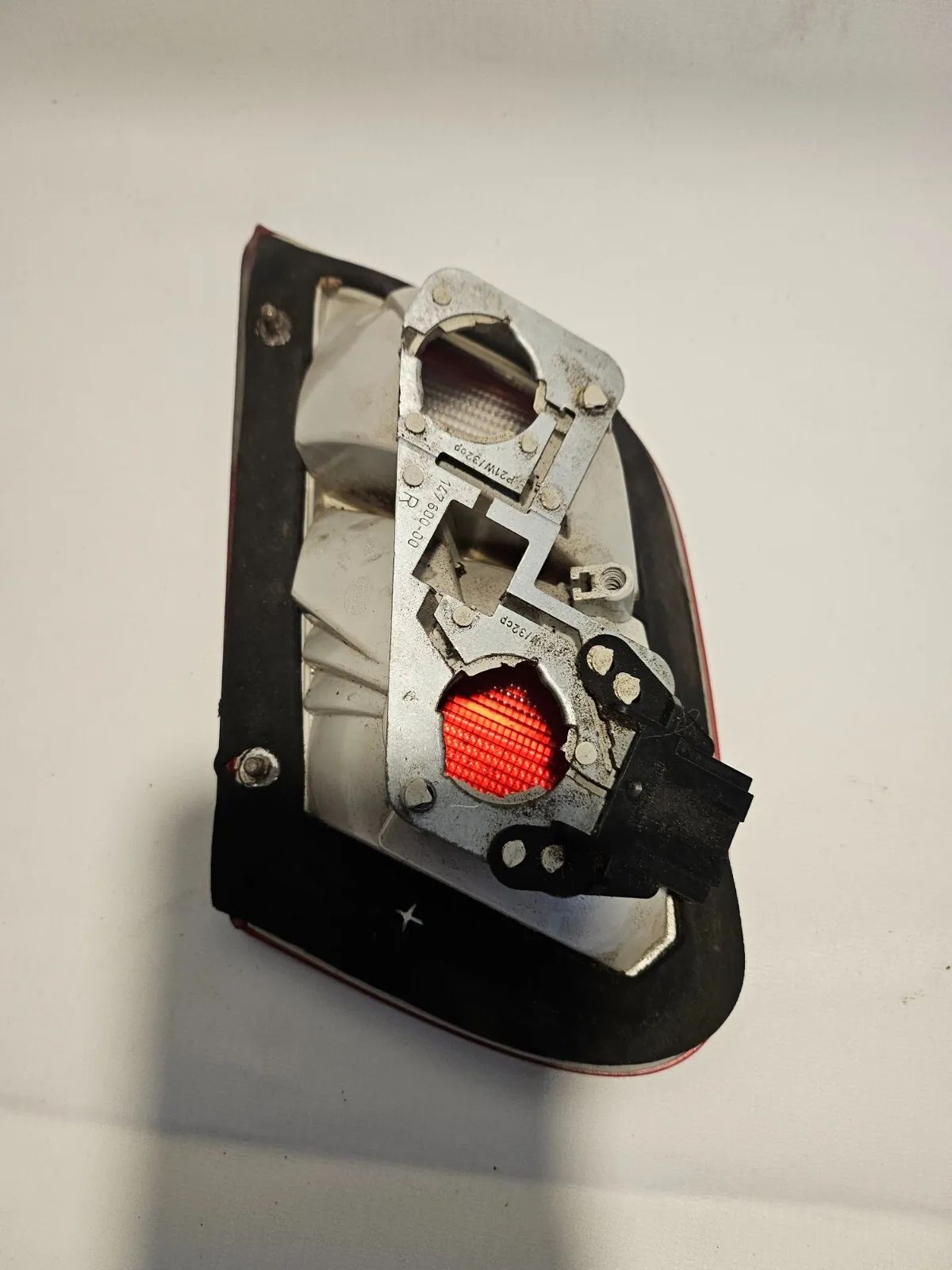 Mercedes W208 CLK320 Rücklicht Bremsleuchte rechts innen 2088200664 147596 Hella