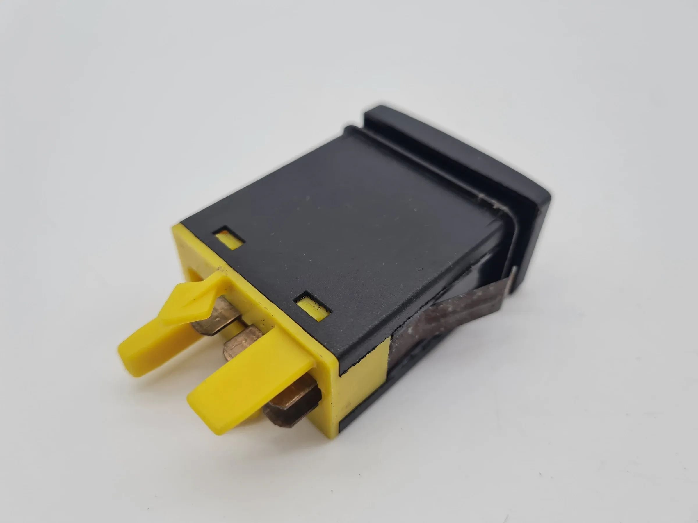 Original AUDI A4 (8D2/B5) Schalter Nebelschlussleuchte 4D0941563