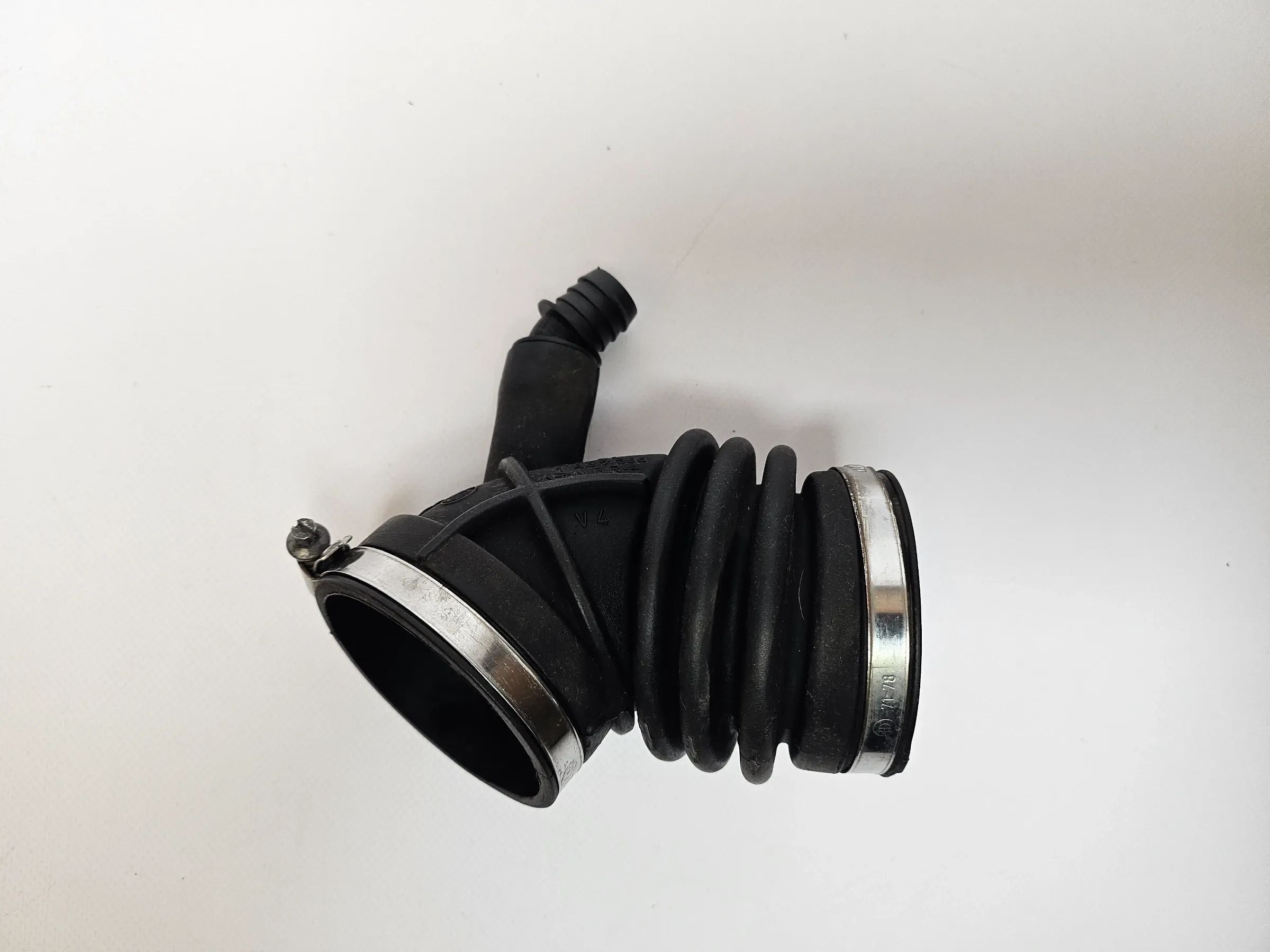 Oryginalny przewód dolotowy BMW 3er E36 E46 318i 87KW 1437355