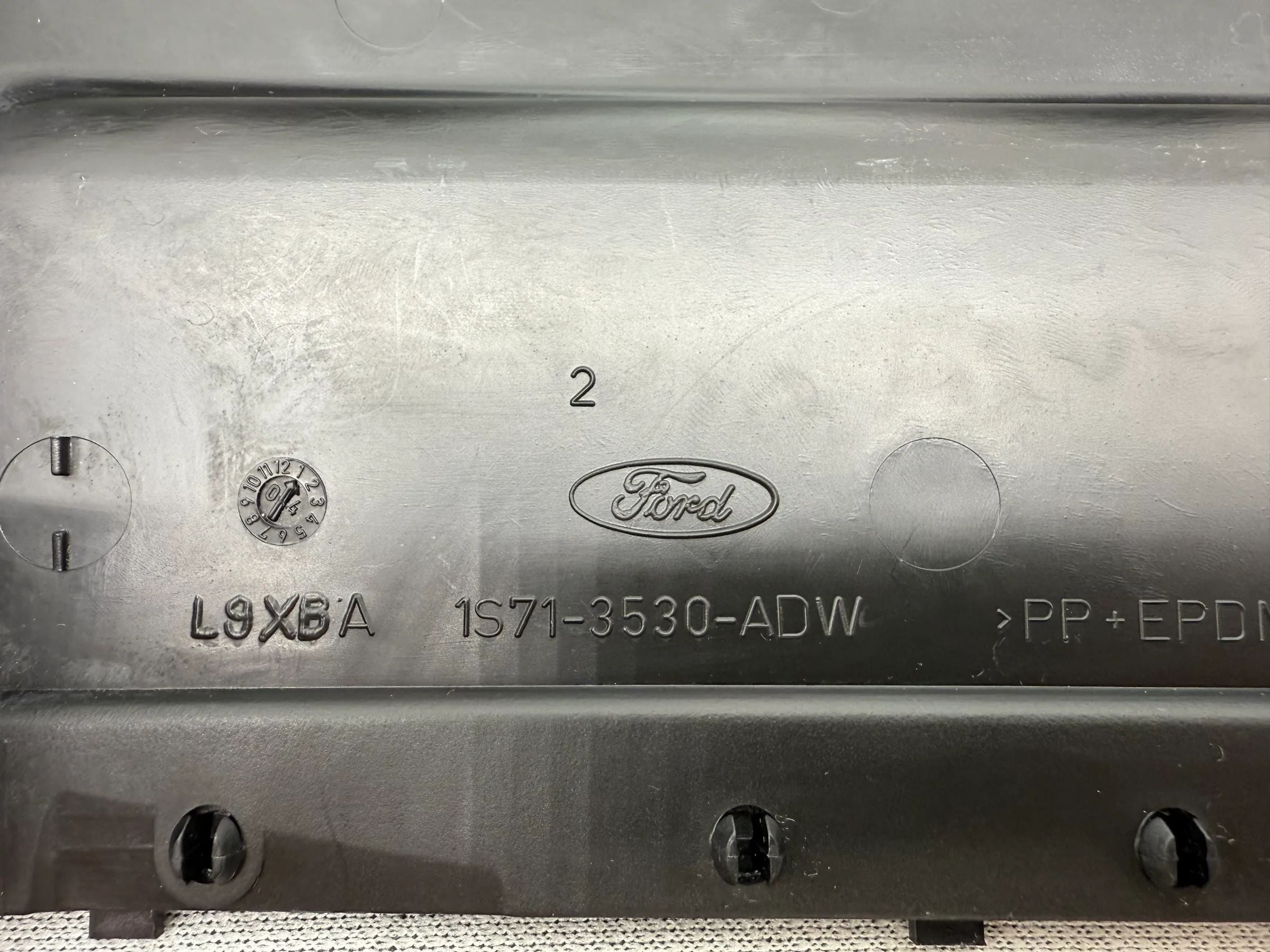 Oryginalna osłona kolumny kierowniczej Ford Mondeo III 3 (BWY/B5Y/B4Y) 1S71-3530-ADW