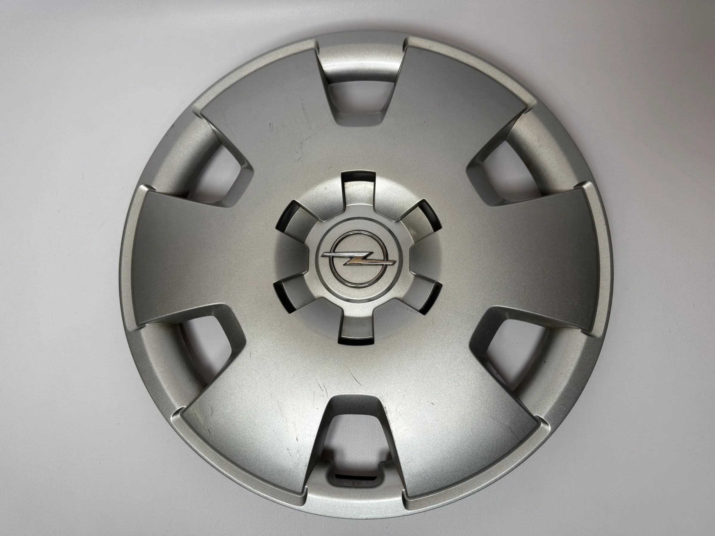 Oryginalna zaślepka koła Opel Astra H / Zafira B 16 cali 13209732