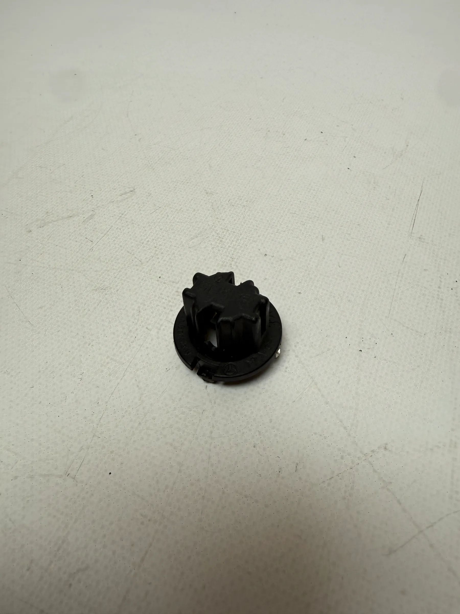 Original Mercedes E-Klasse (W210) Lampenträger Links Hinten A2108200964