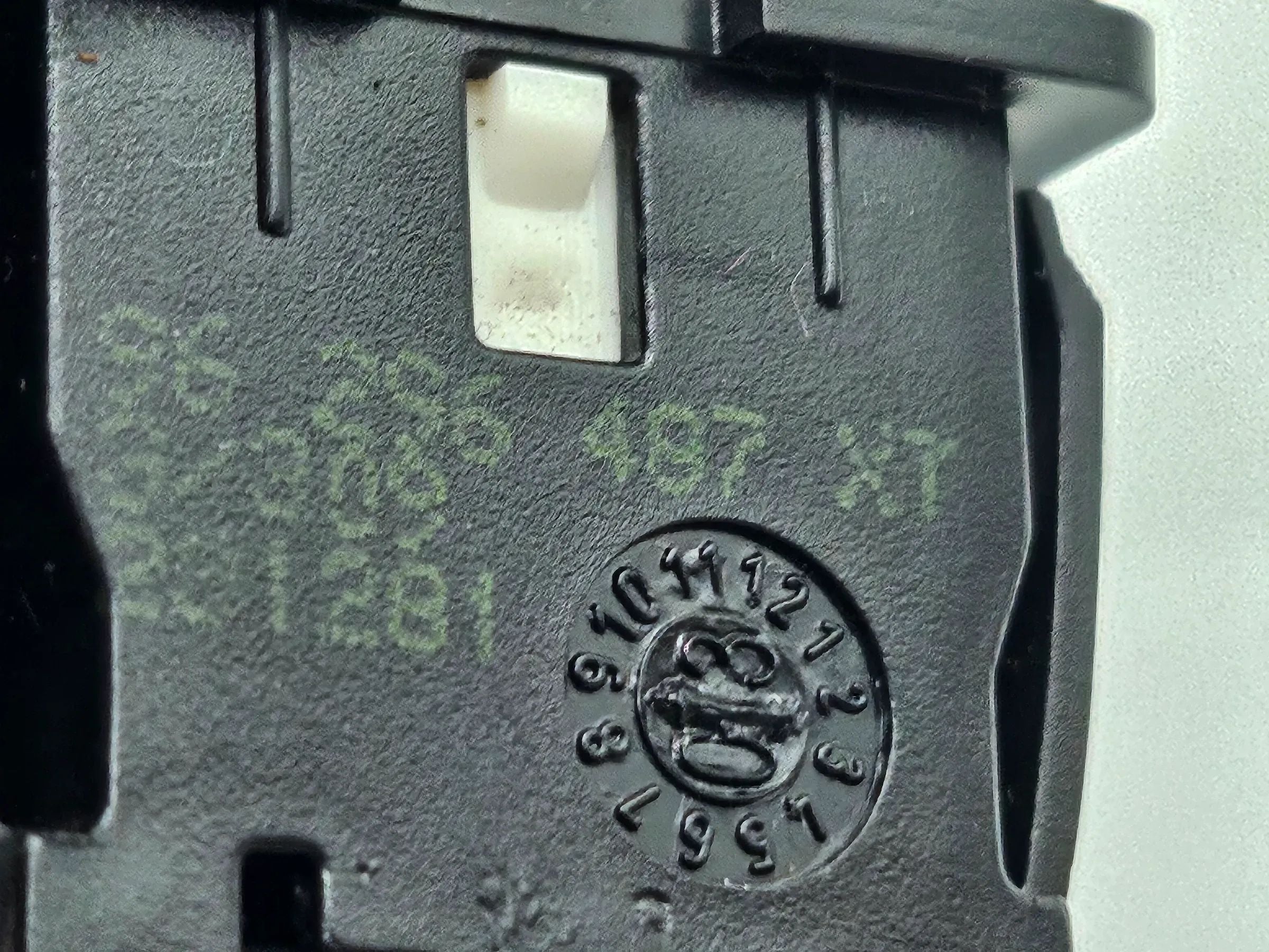 Original Peugeot 607 Limousine Heckscheibenjalousie Schalter 96296487XT