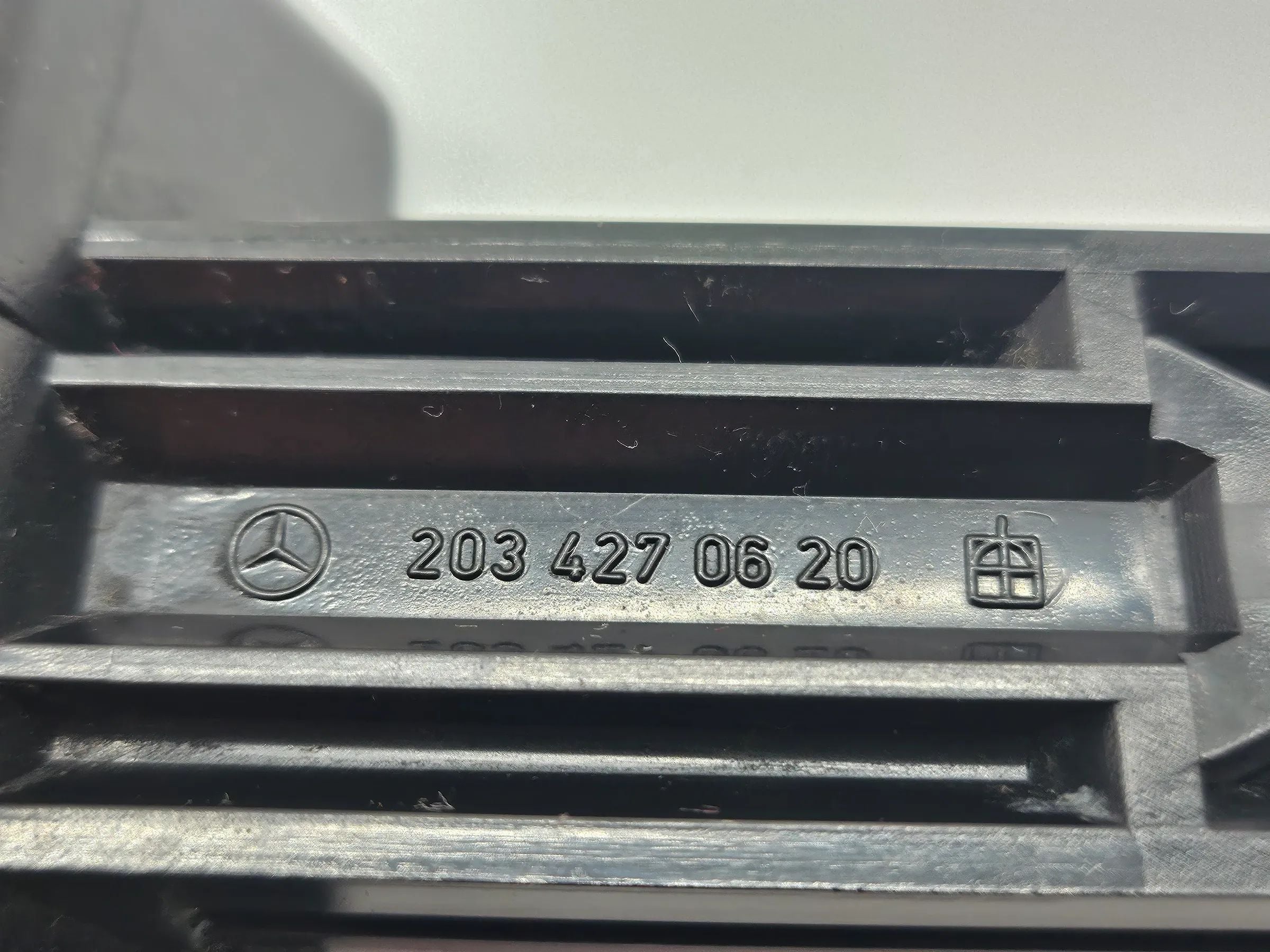 Orig. Mercedes Benz W203 C-Klasse Handbremshebel Hebel Handbremse A2034270620