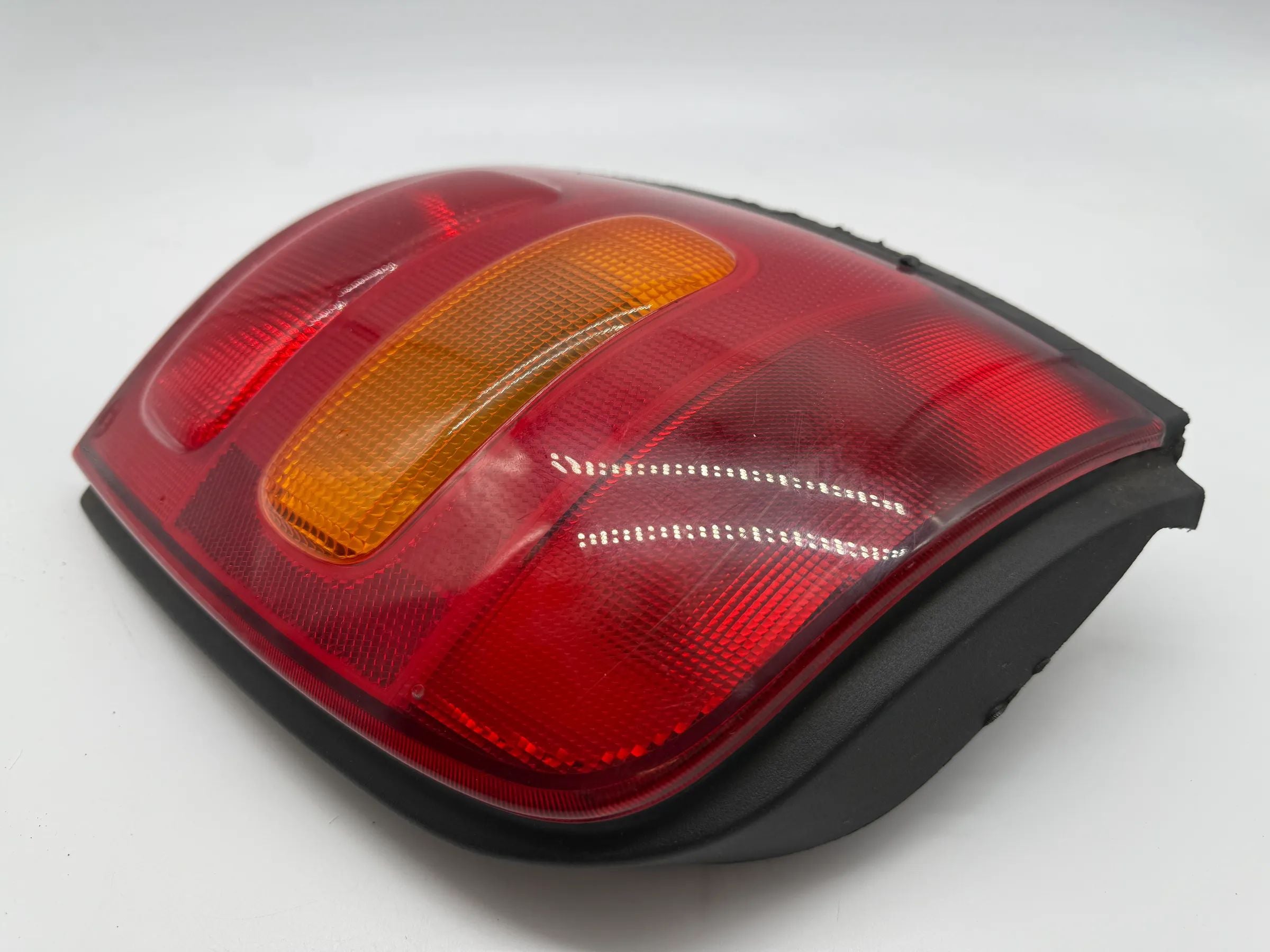 Original Nissan Micra (K11) Rücklicht / Rückleuchte Rechts 265556F600