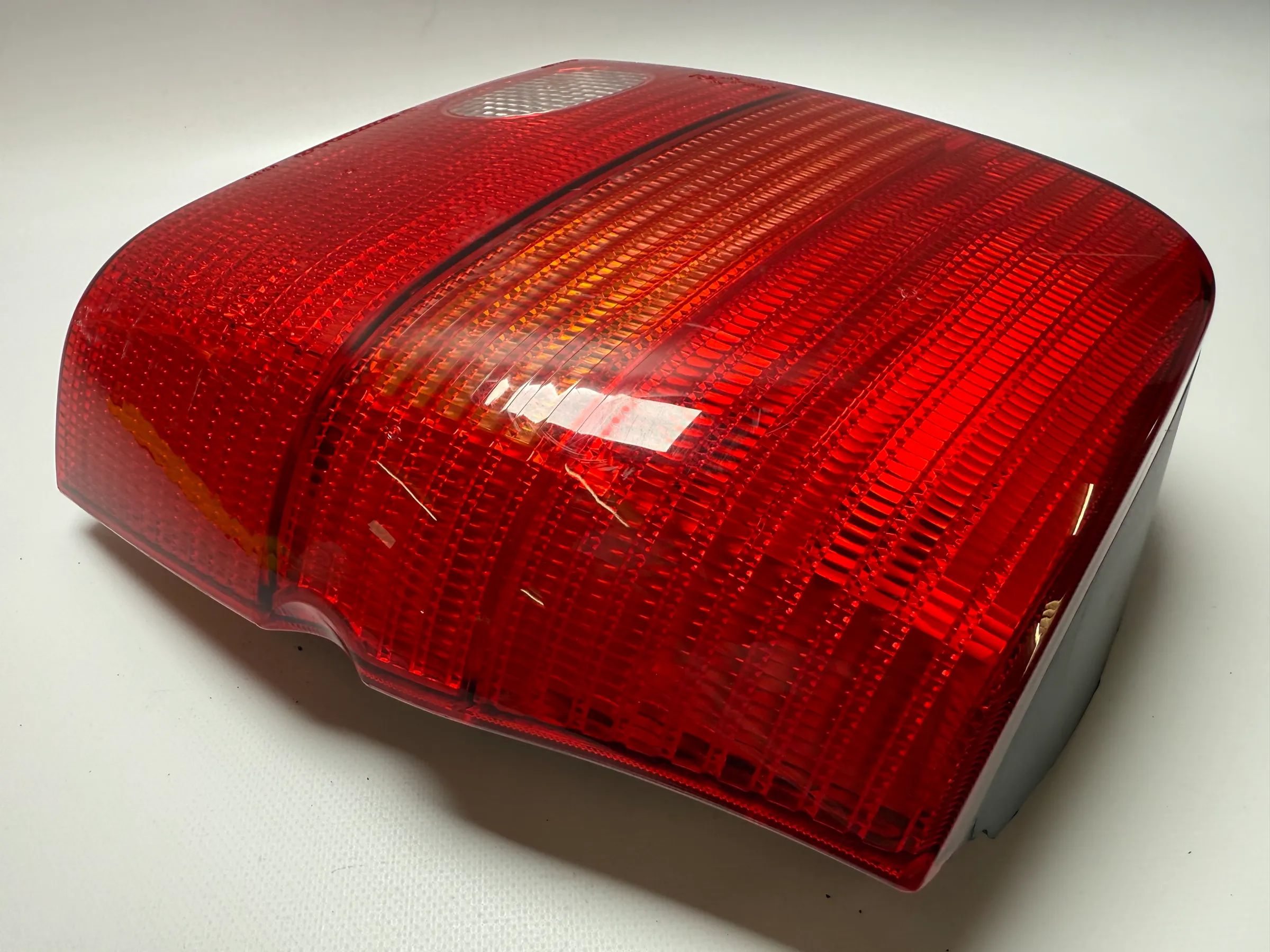 Oryginalna prawa lampa tylna VW Lupo 6E1/6X1, Carello 38020748 / 9558