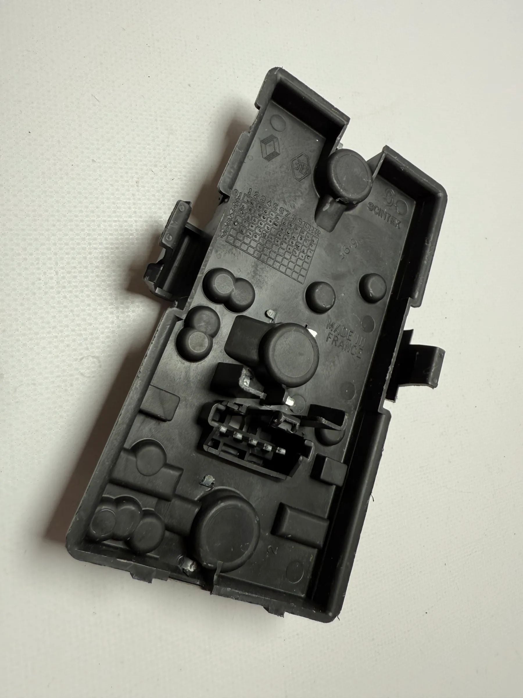 Oryginalny uchwyt lampy tylnej Renault 19 Phase II/III Cabrio (D53/853) 141339