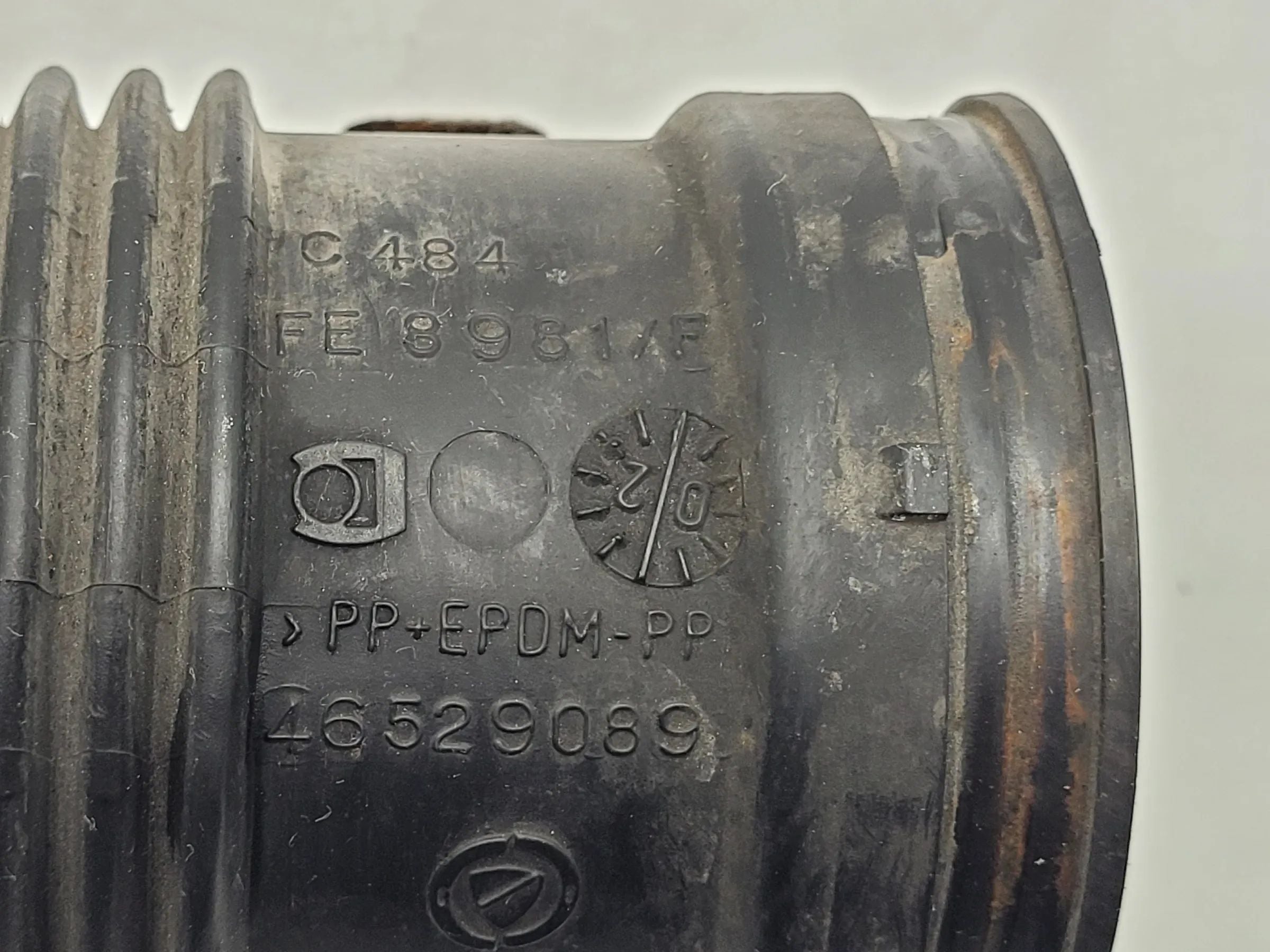 Fiat Punto 188 1,9 JTD Luftfilter Ansaugschlauch 46529089 Original
