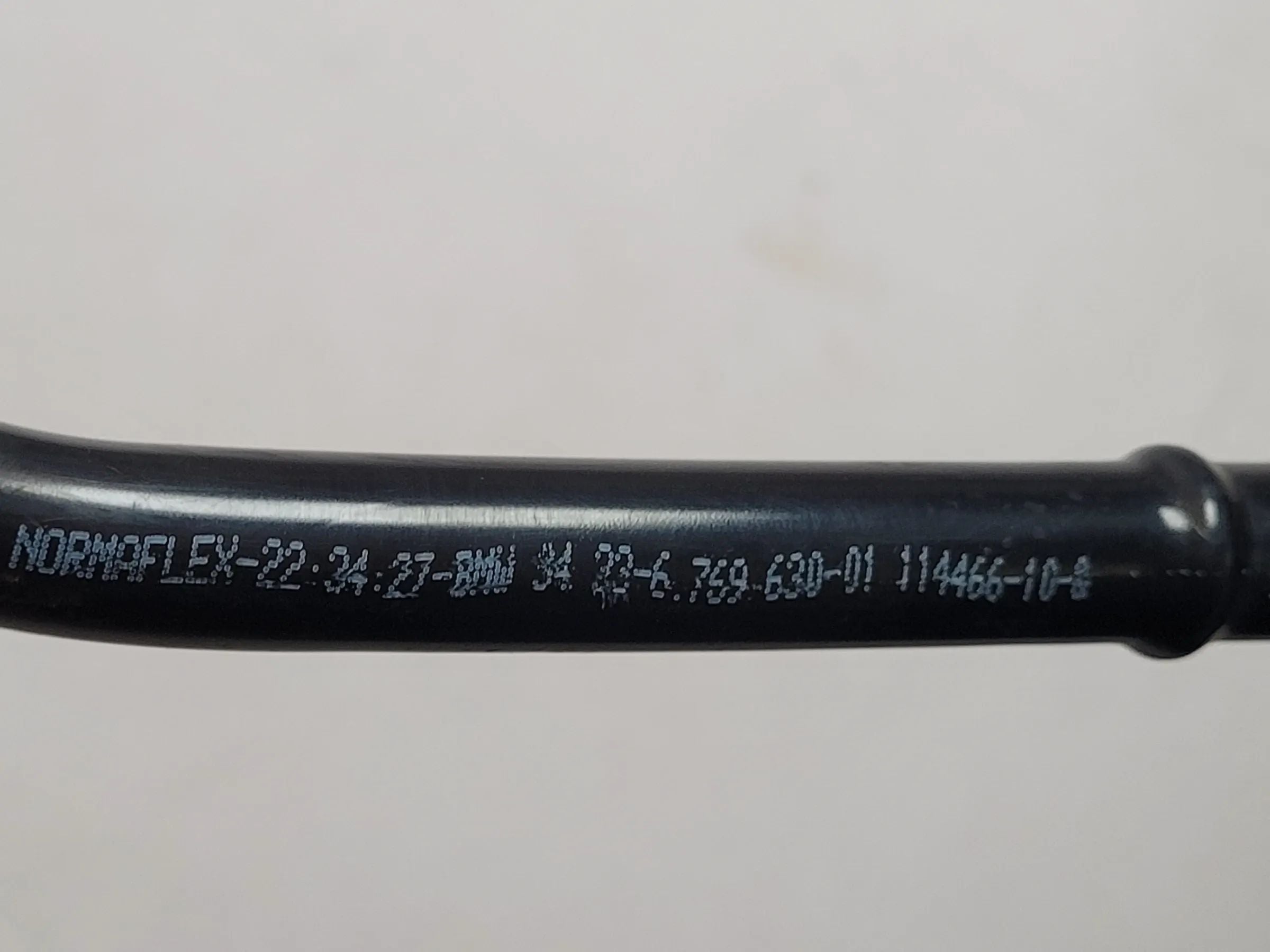 Original BMW 6 (E63) Dachleitungsrohr Unterdruckleitung 34.33-6769630-10