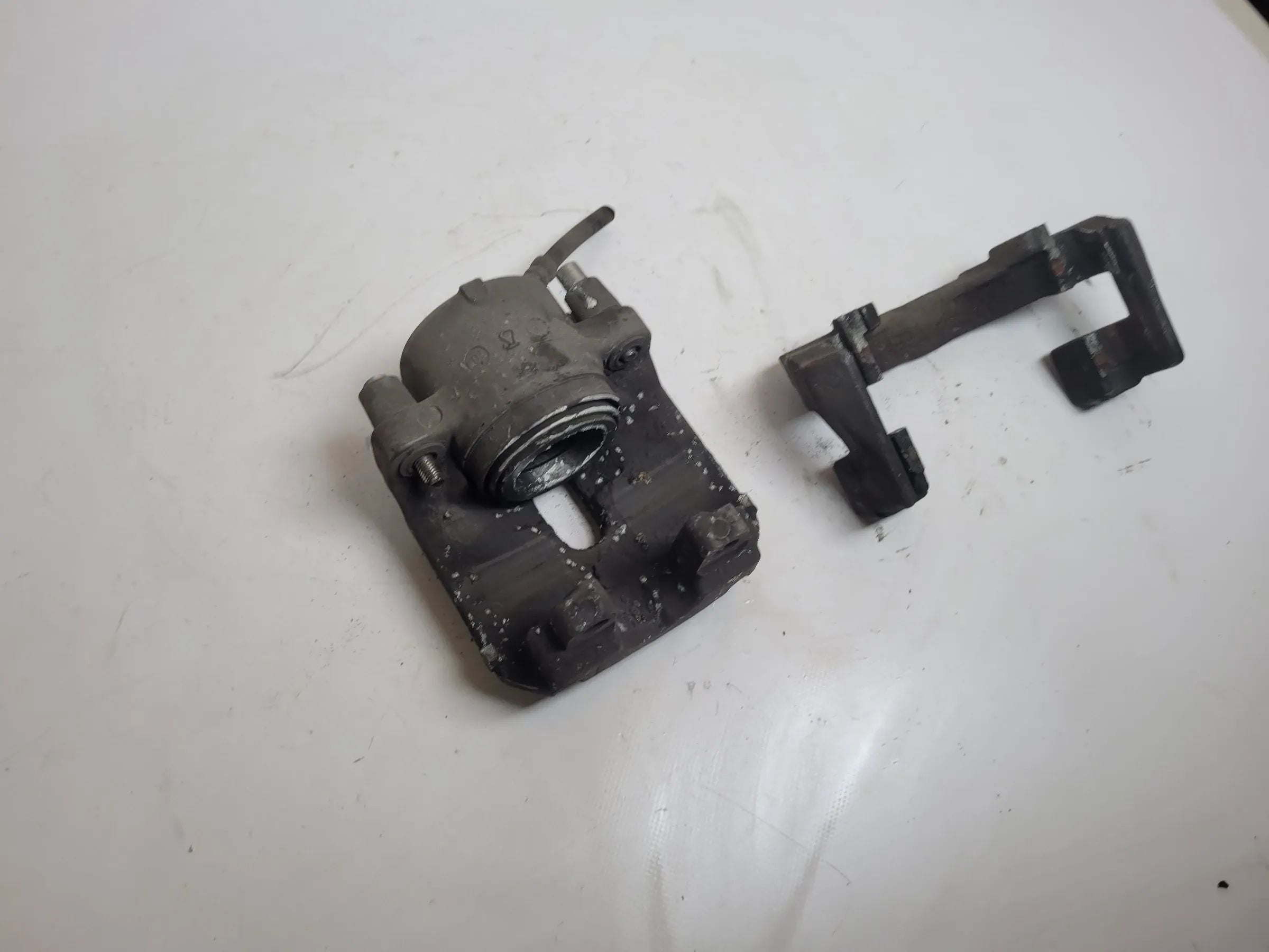 Original BMW 5er E39 Bremssattel Vorne Links 60/22/296