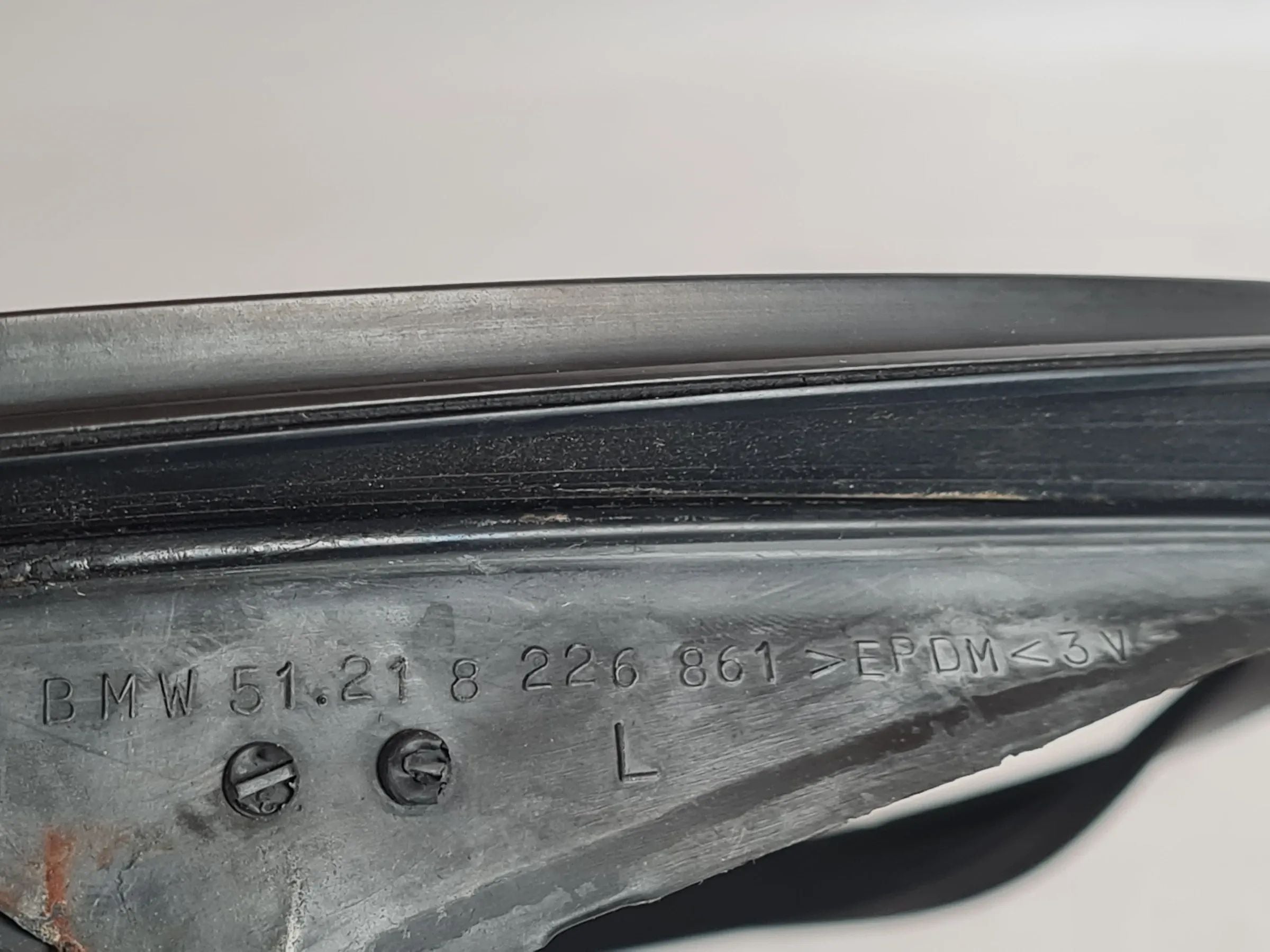 Original BMW 5 Series E39 Window Seal Door Left 51.21-8226861