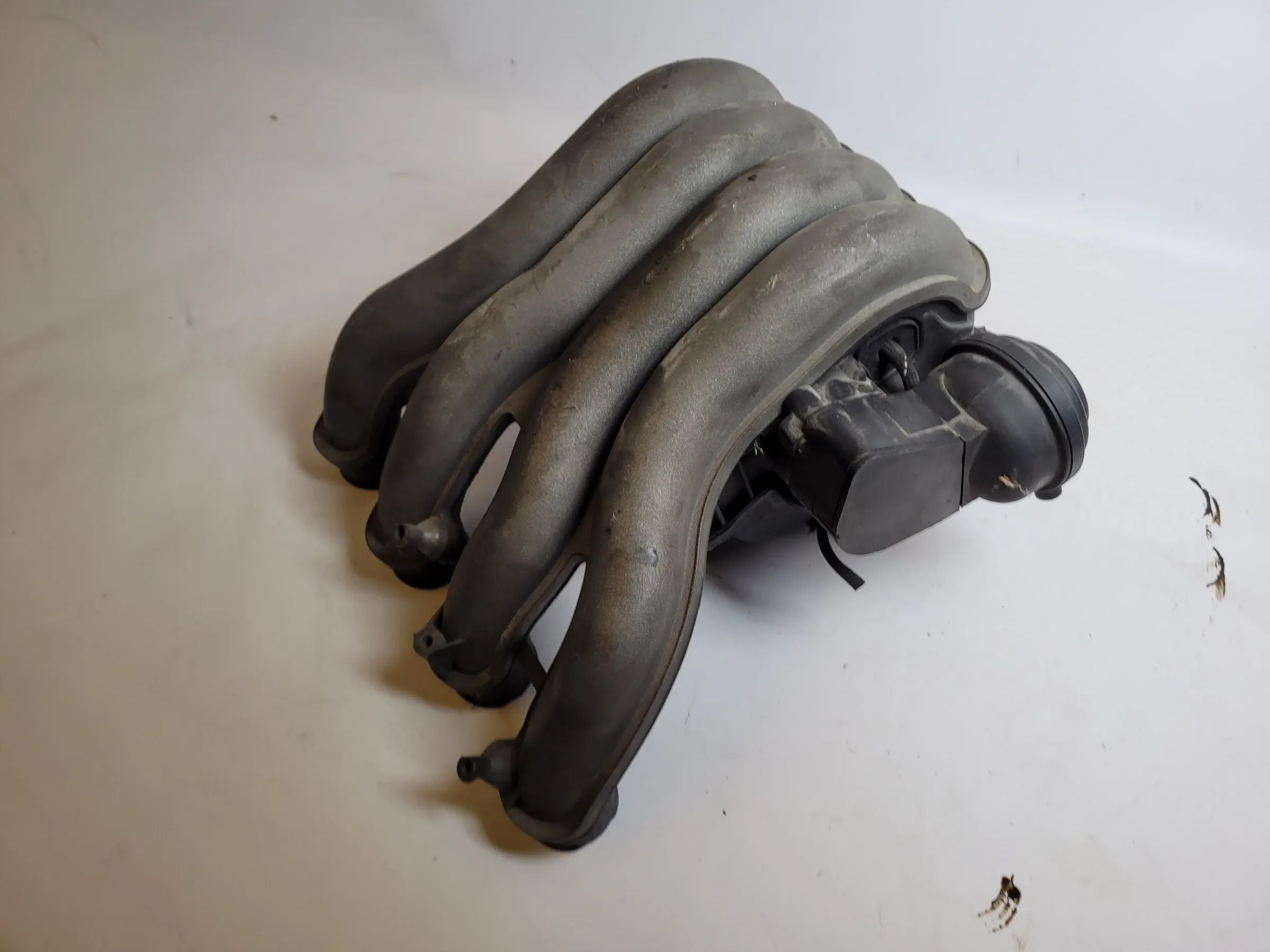 Audi A4 8E/B6/B7 Ansaugbrücke Ansaugkrümmer 06D133210D Original