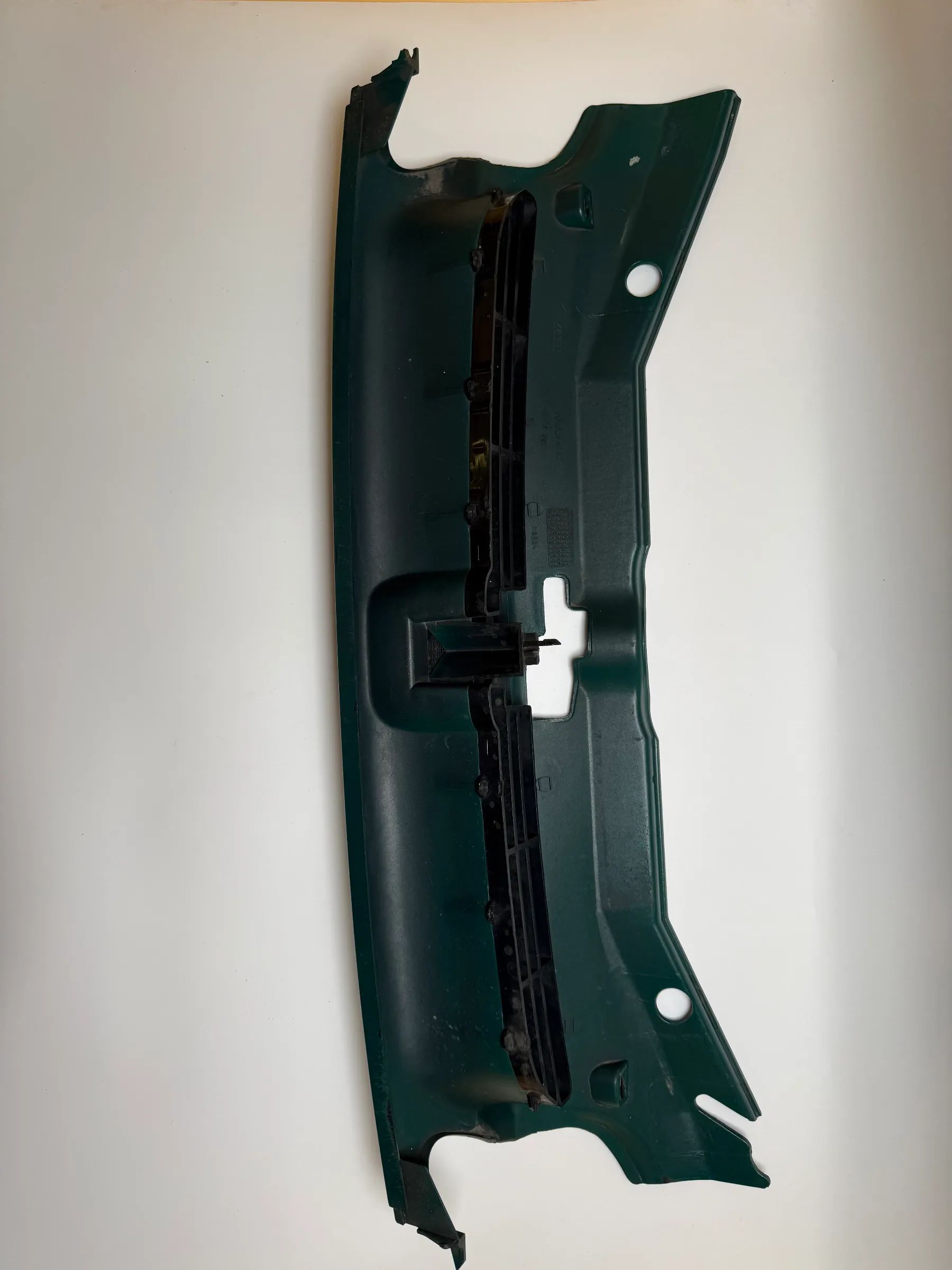 เปอโยต์ Partner 96-03 กระจังหน้าสีเขียว อะไหล่แท้ หมายเลข 9618254777