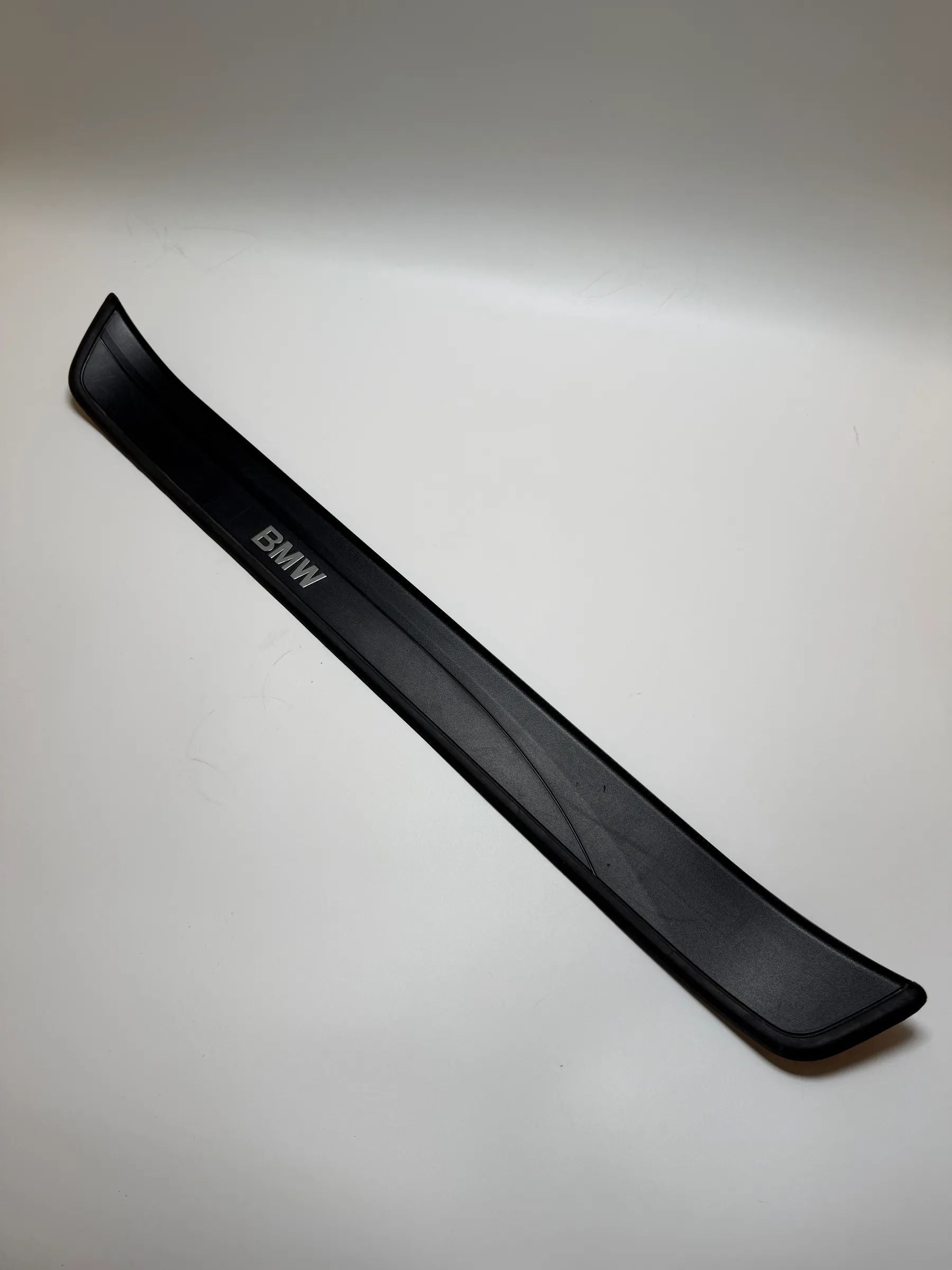 BMW 3er E90 E90N E91 E91N Modanatura soglia anteriore sinistra 51477060279 7060279