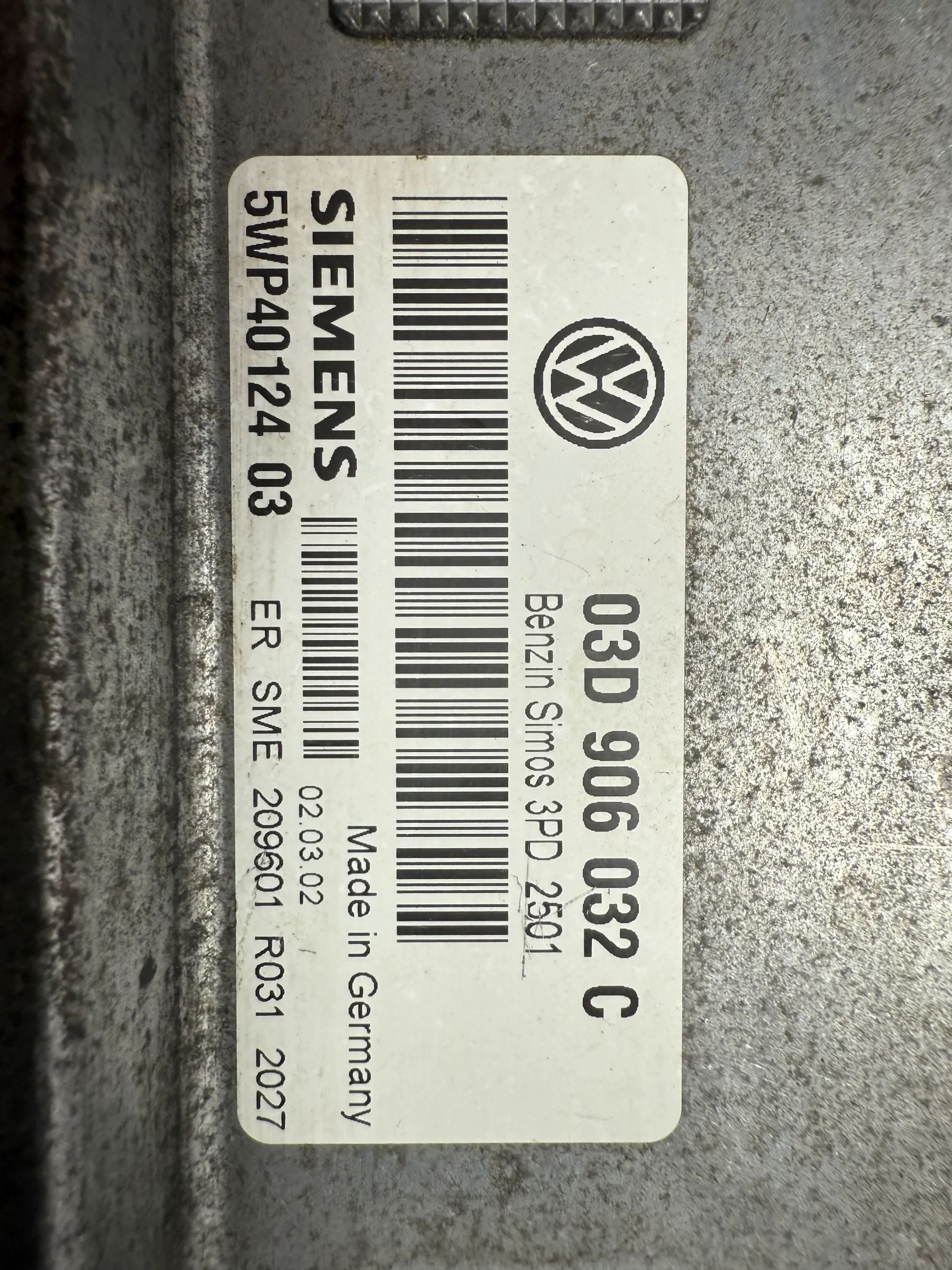 Original VW Polo 9N 1.2 Engine Control Unit 03D906032C - 5WP40124 