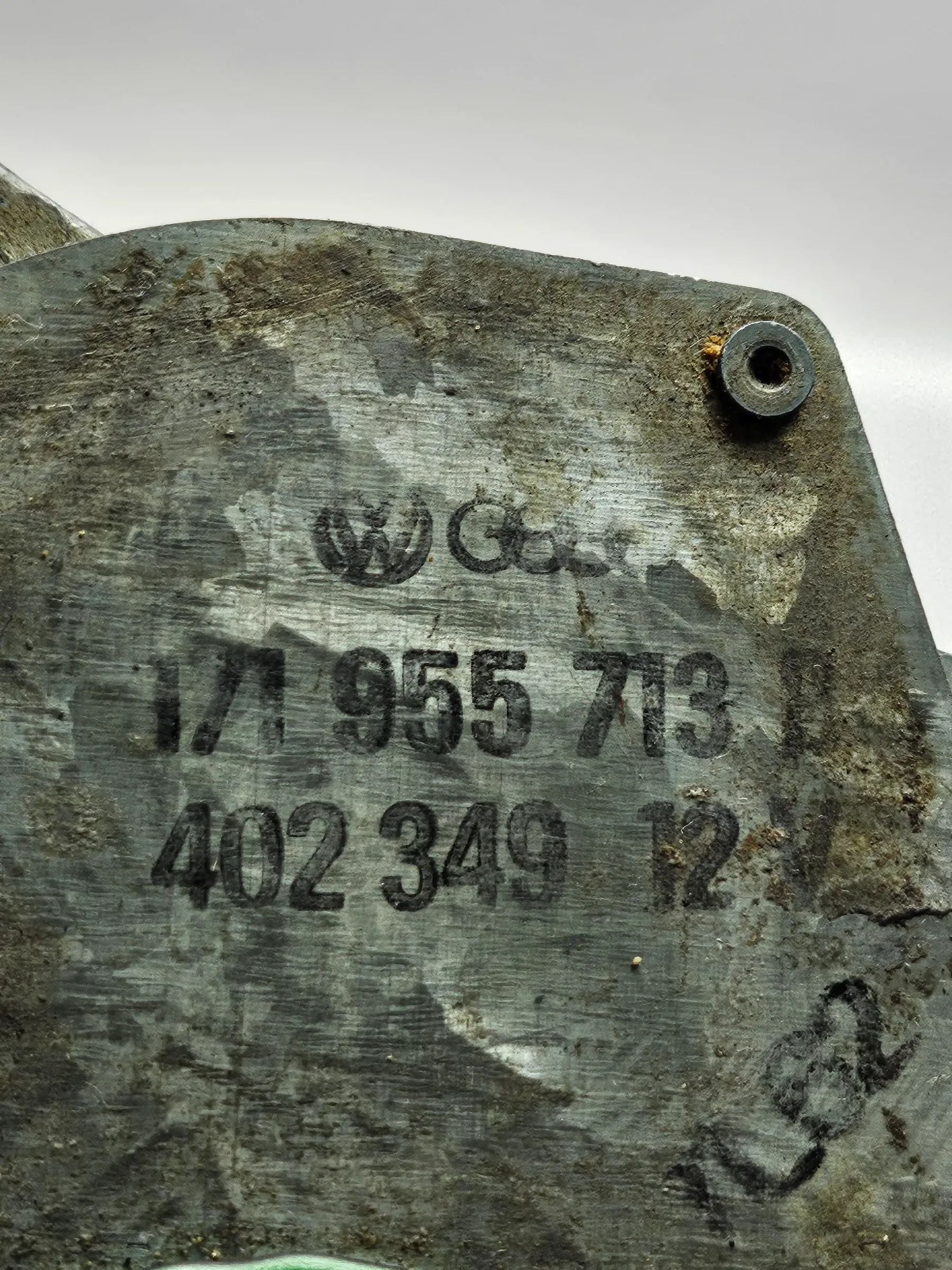 Motor de limpa-vidros traseiro original VW Golf 1, motor do limpa-para-brisas traseiro / 171955713B