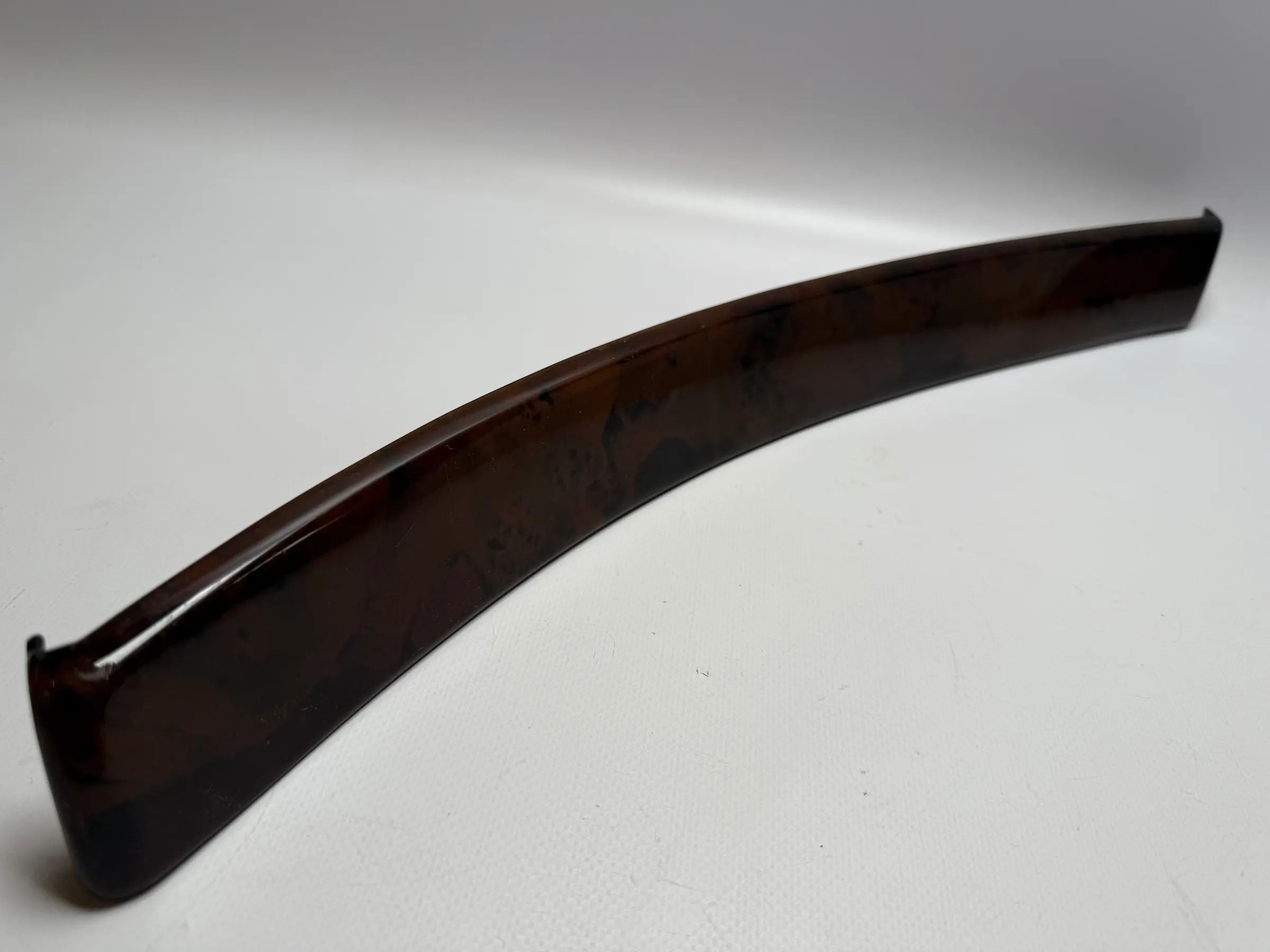 Oryginalna listwa dekoracyjna/blenda deski rozdzielczej BMW E39 nad schowkiem 8211434