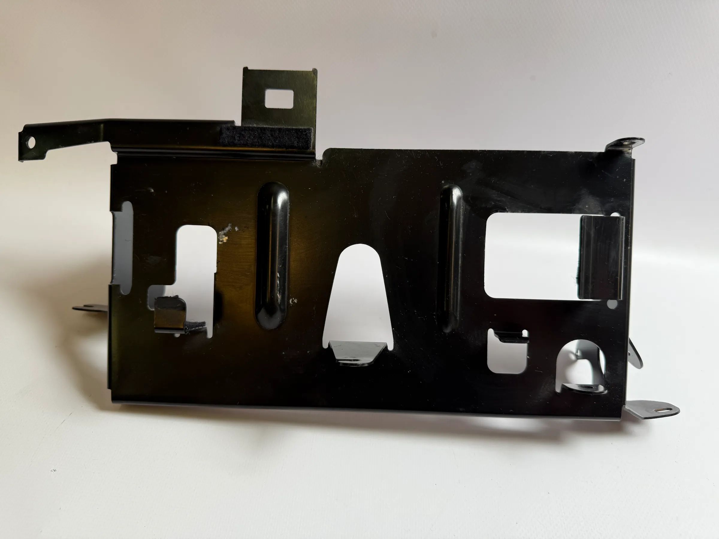 Orijinal Audi A3 / A4 CD Değiştirici Tutucu 1996-2000 8D9 035 111 APE