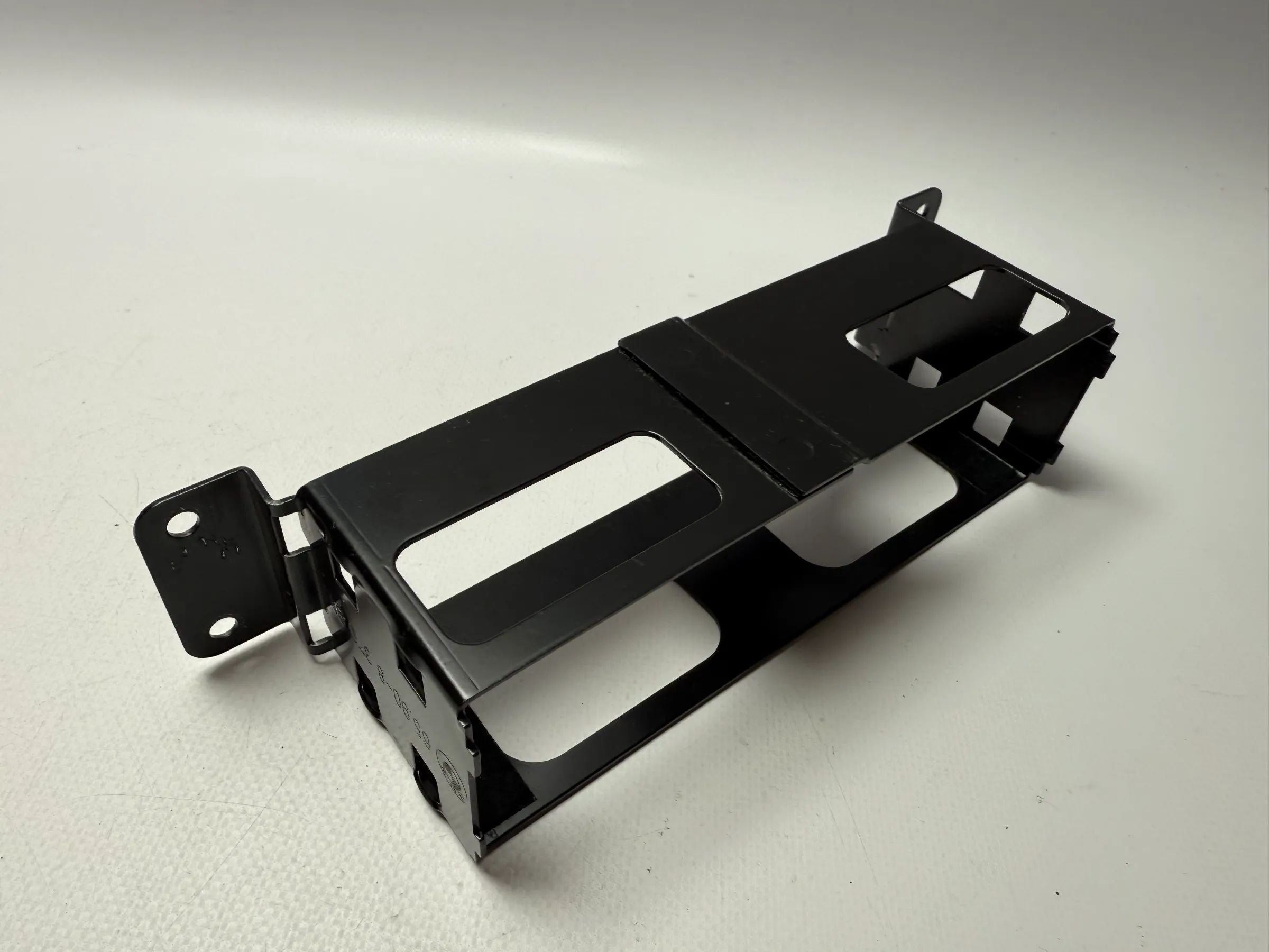 純正BMW E39 ナビゲーションコンピュータ取付ブラケット 65.90-8 370 933 / 65908370933
