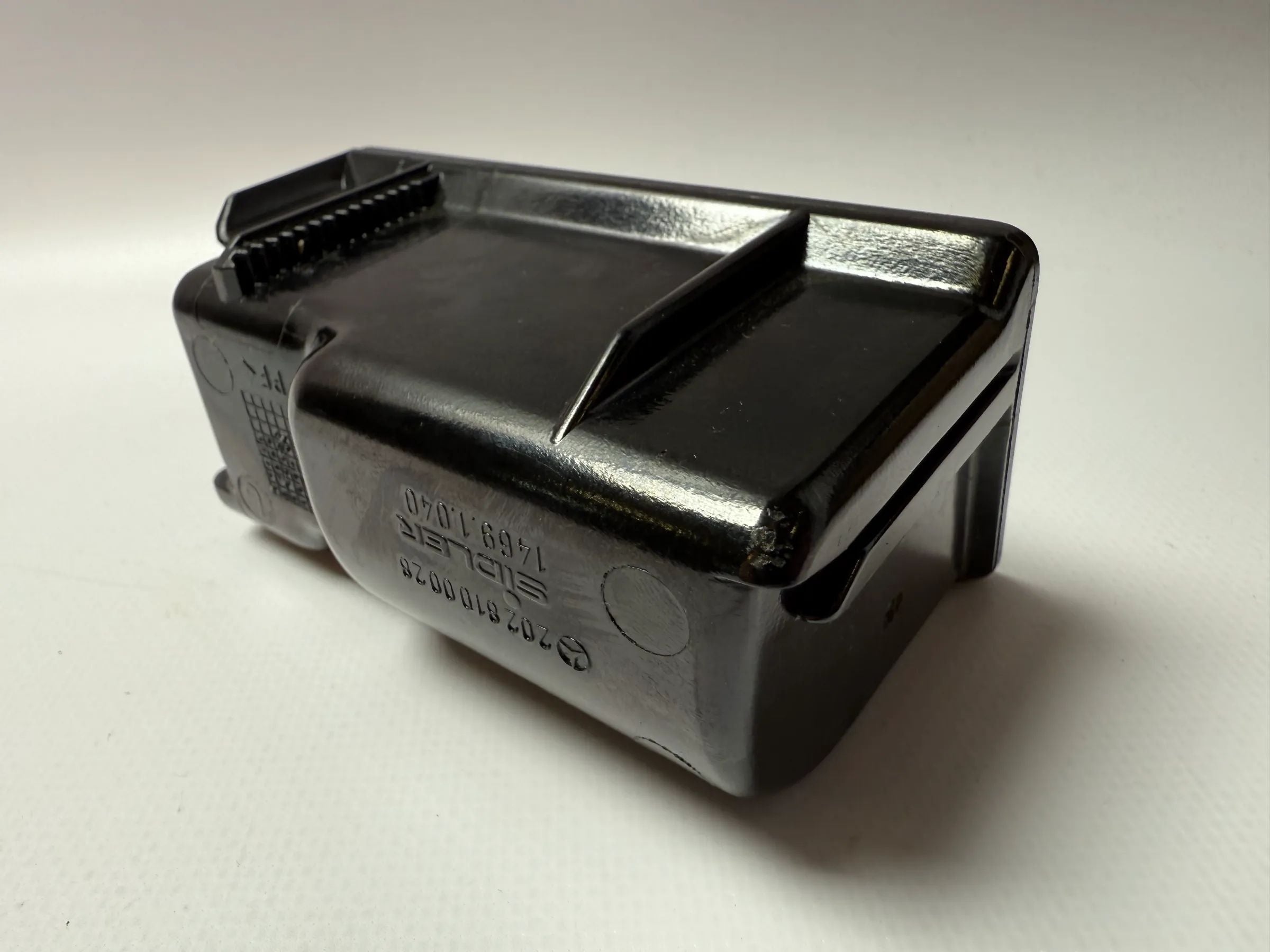 Originele Mercedes-Benz C-Klasse Asbak Middelconsole A2028100028