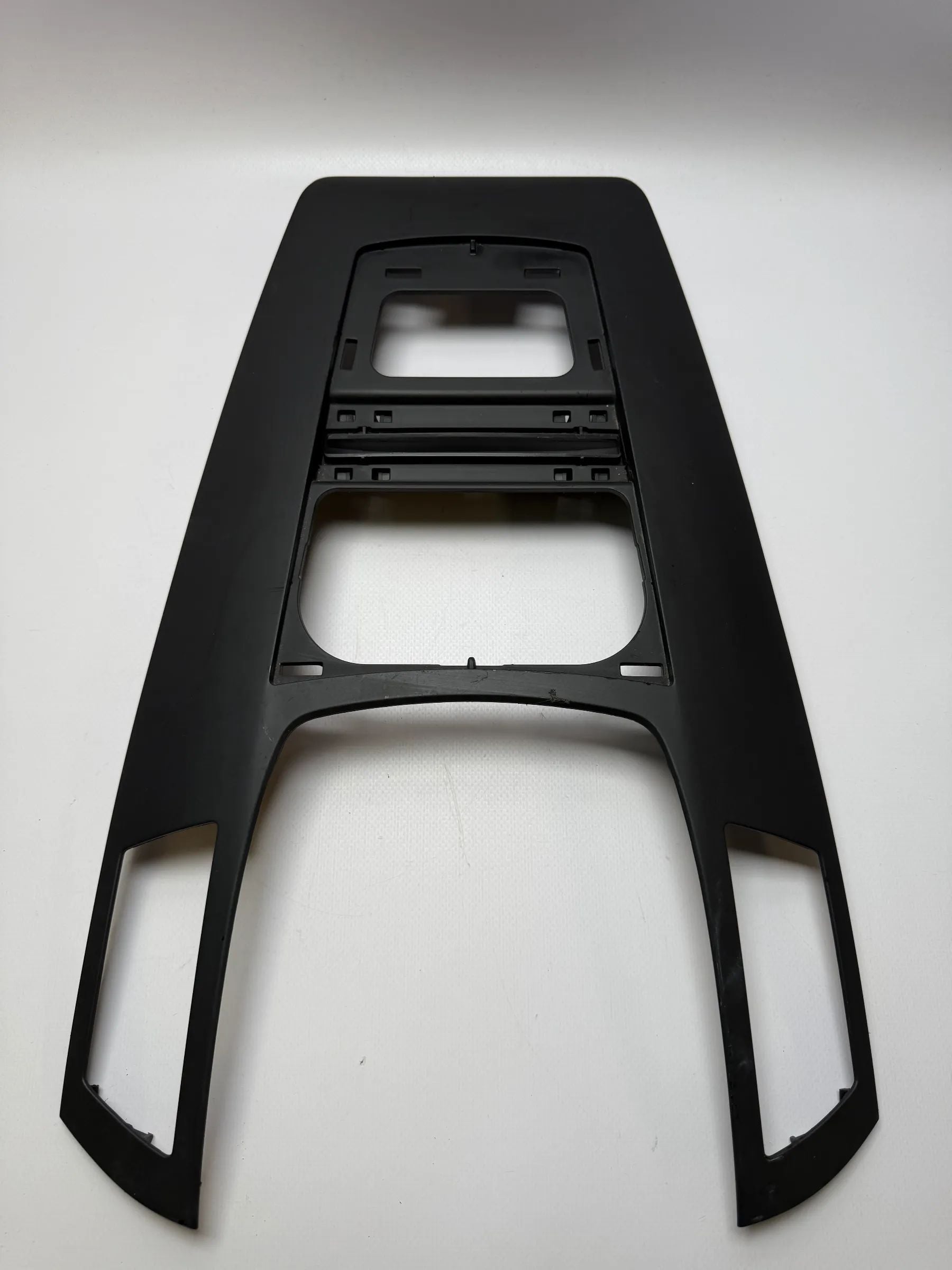 Оригинальная облицовка панели приборов Опель Зафира Б 13150253