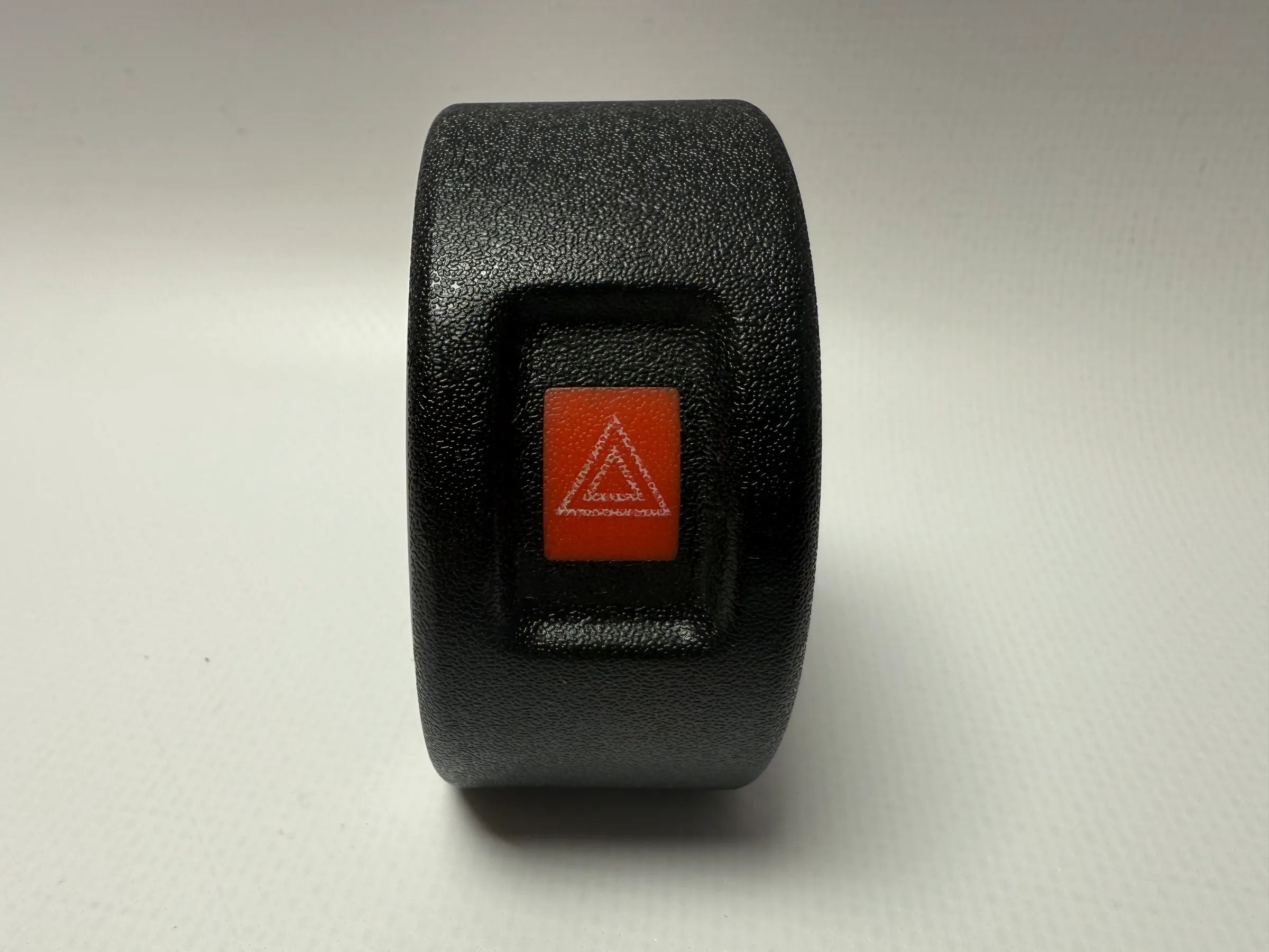 Оригинальный переключатель аварийной сигнализации Opel Astra G в передней вентиляционной решетке 09131728