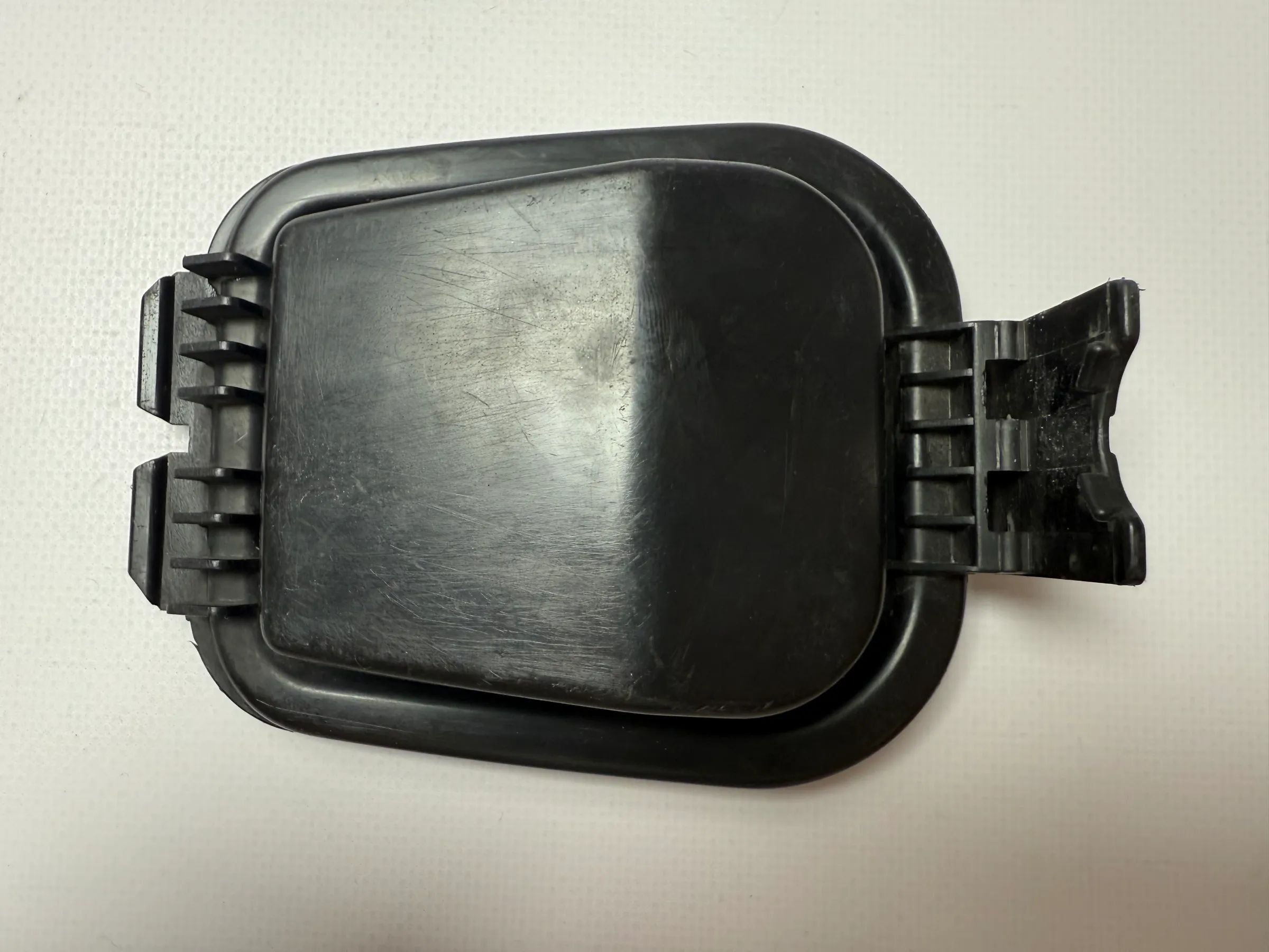 純正Audi VW Seat A80 ヘッドライトカバー 304451102 / 20-5365C