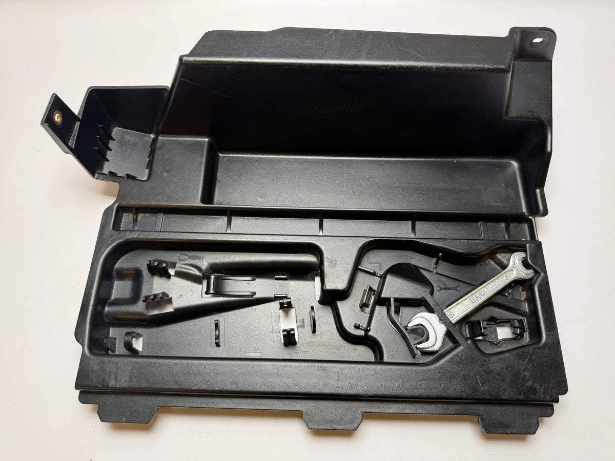 Оригинальный кронштейн держателя треугольника BMW E91 Touring инструмент 5147714185907 Auto-veritas