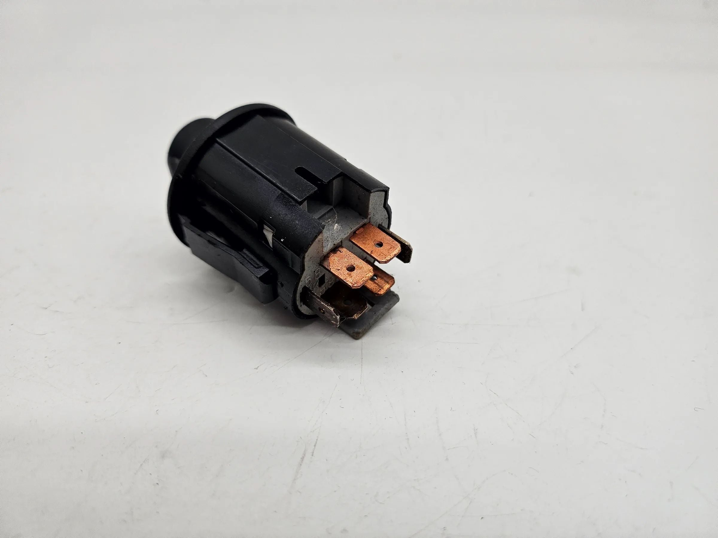 Оригинальный переключатель основного света OPEL KADETT ASCONA T85 J82 09341818