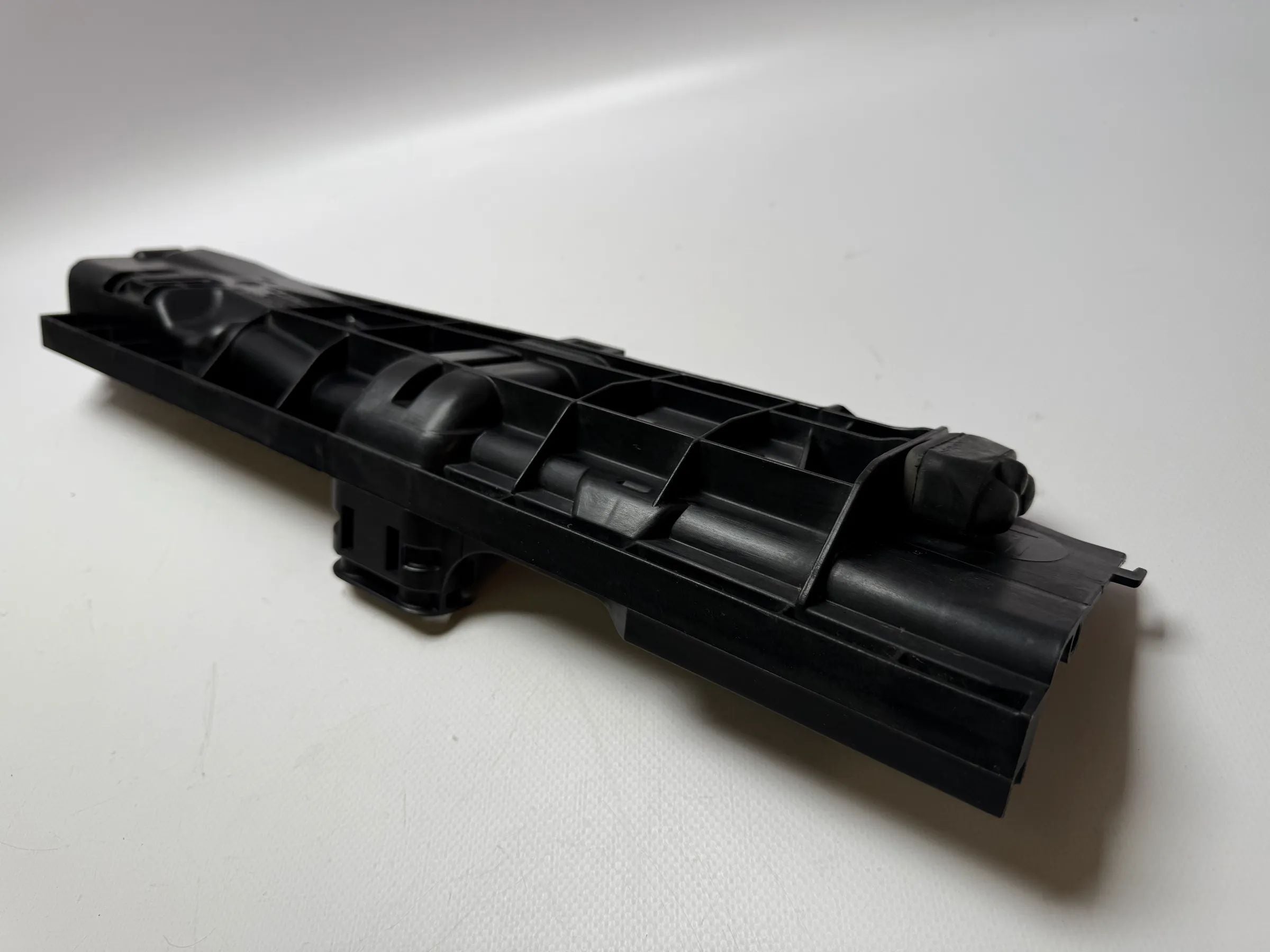 Oryginalny BMW 1er E87 116i Lewy Wspornik Chłodnicy 17107524912-11 11074810