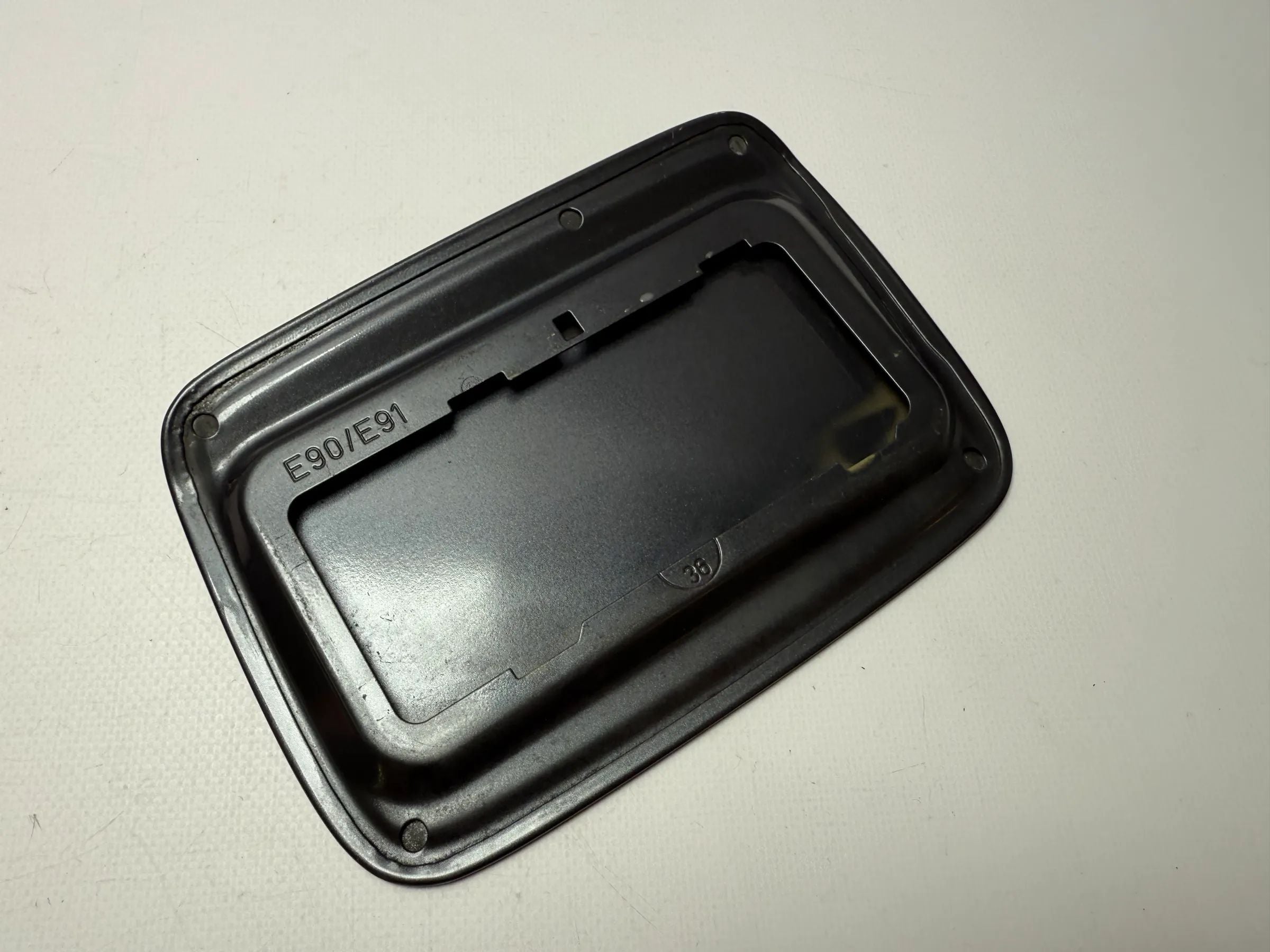 Оригинальная крышка бензобака BMW 3 серии E90 E91 серая 7060692