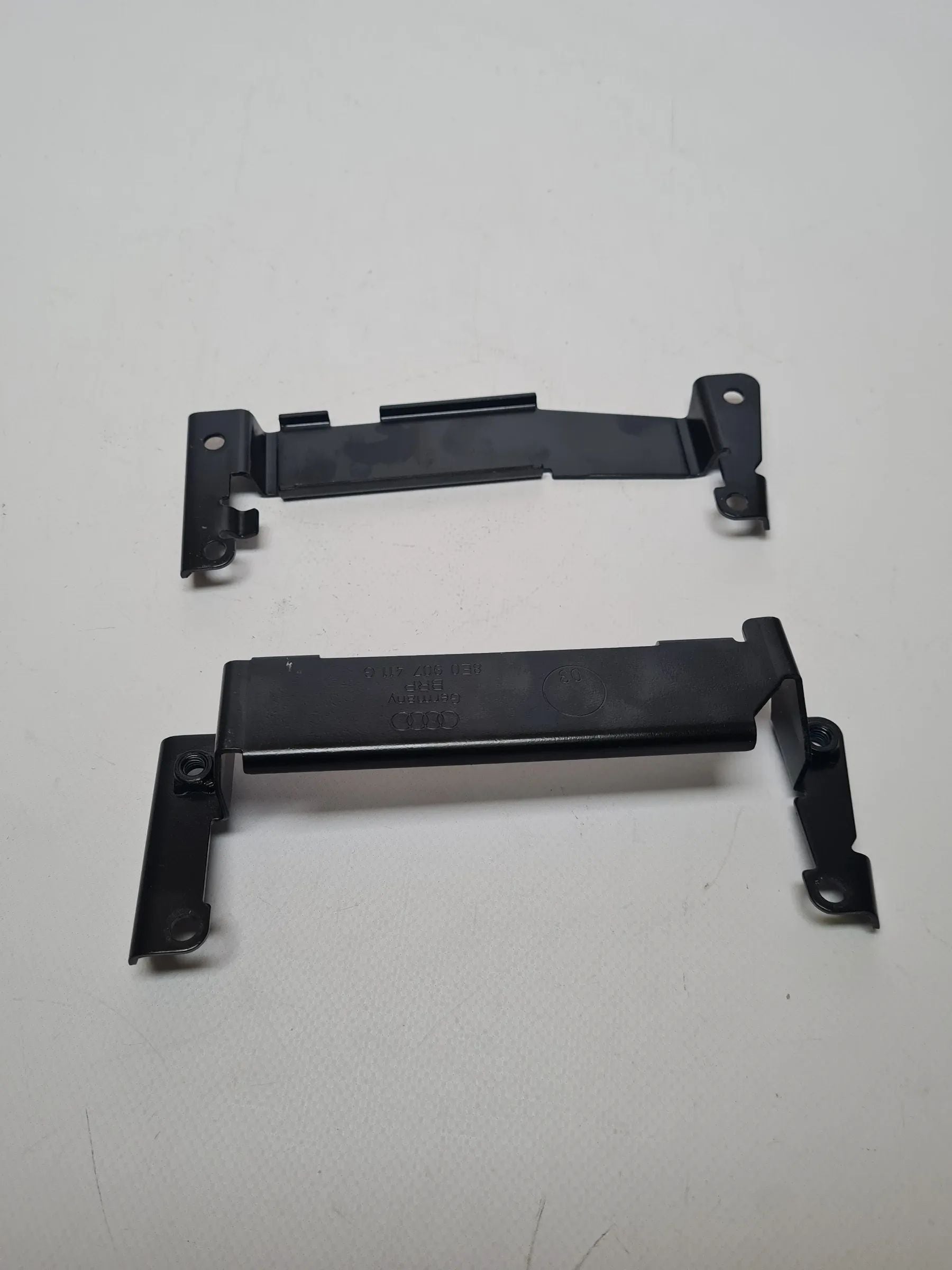 Audi A4 (8E/B6) Steuergerät Motor Halter 8e0907411G