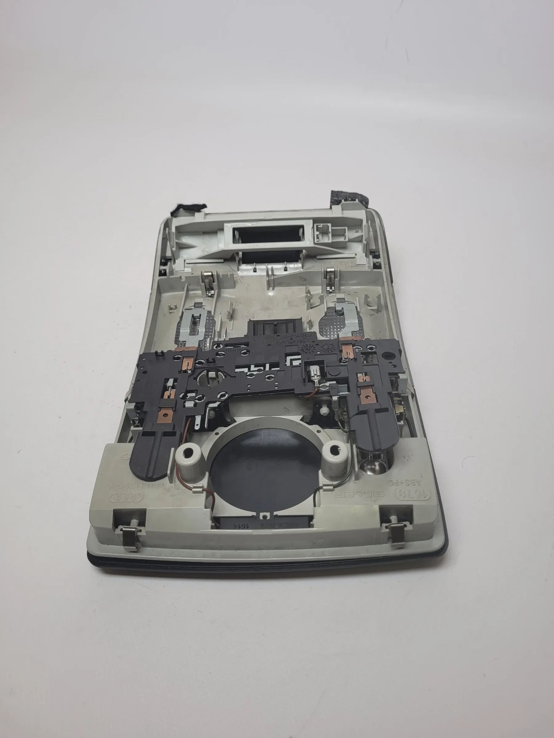 Original Audi A4 (8E/B6/B7) Innenraumleuchte 8E0947565