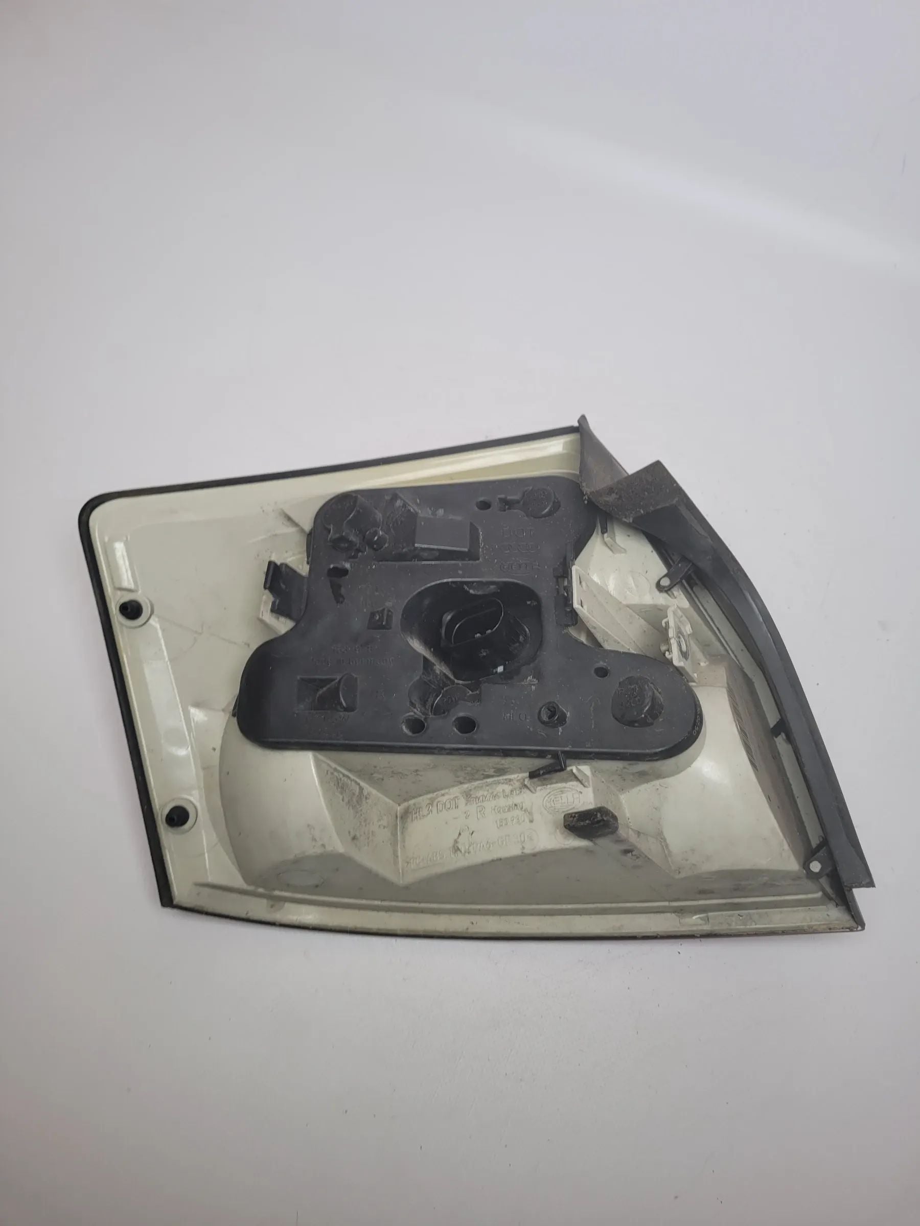 Original Audi A4 (8E2) Rück- & Bremsleuchte Rechts 153948