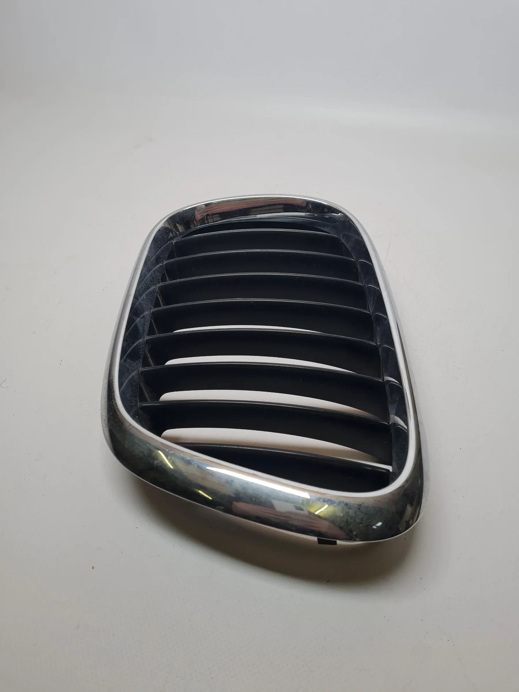 Original BMW X5 (E53) Kühlergrill Vorne Rechts 8247673