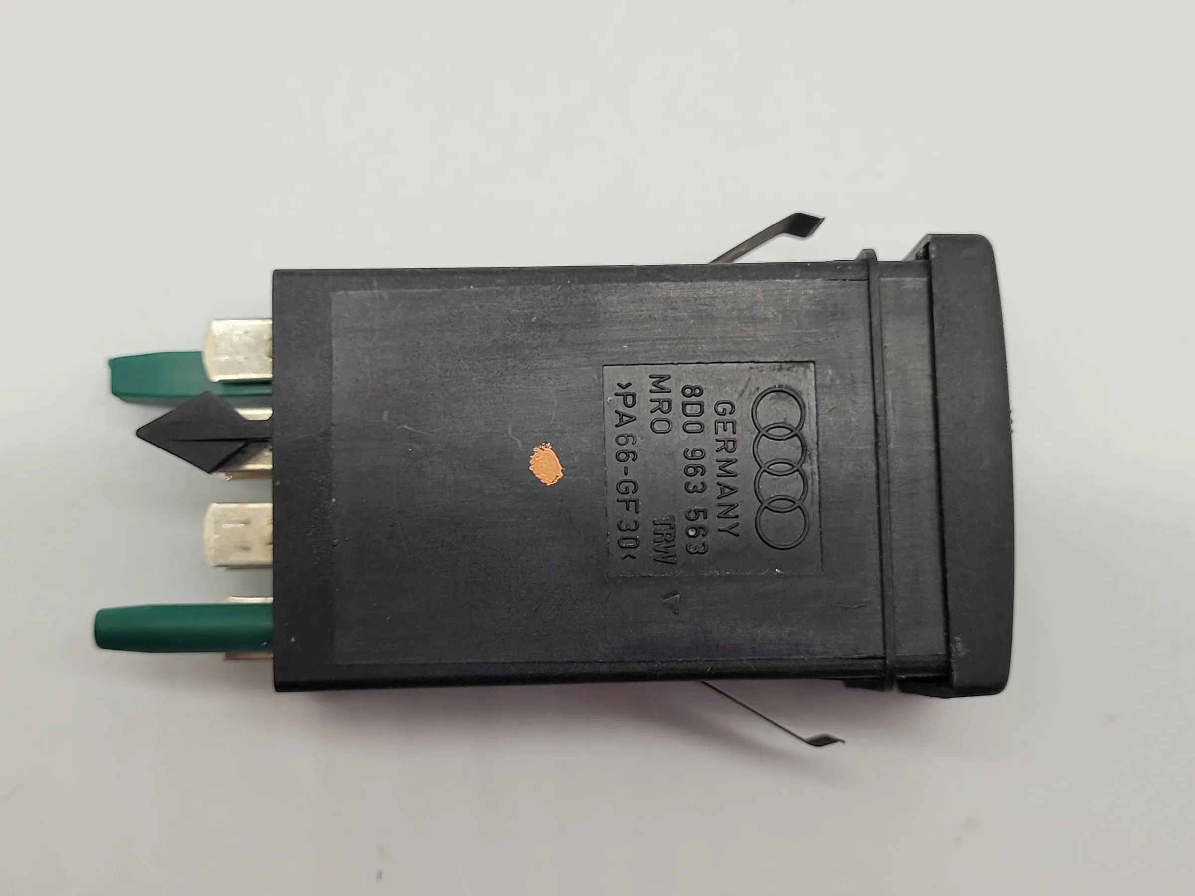 Original AUDI A4 (8D2/B5) Schalter Sitzheizung, 8D0963563