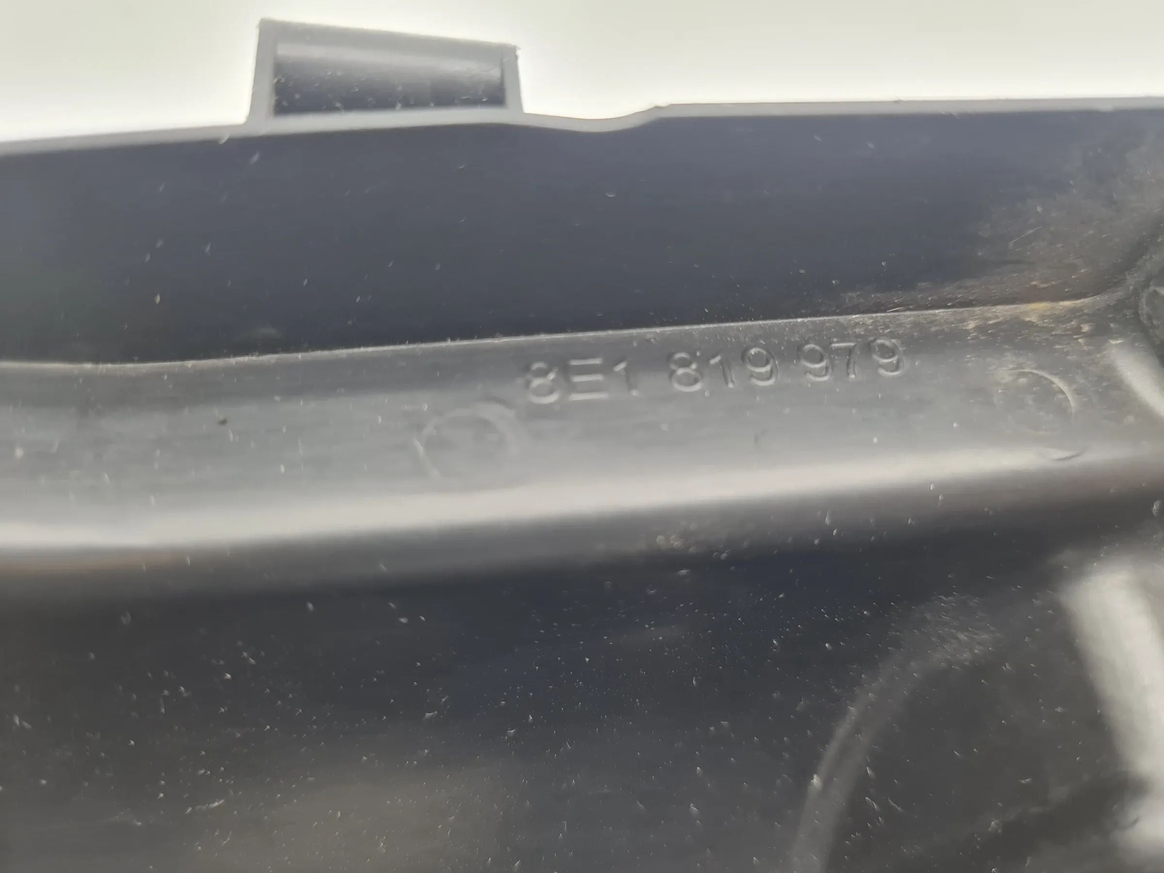 Original Audi A4 (8ED) Abdeckung Motorraum Pollenfilter 8E1819979A