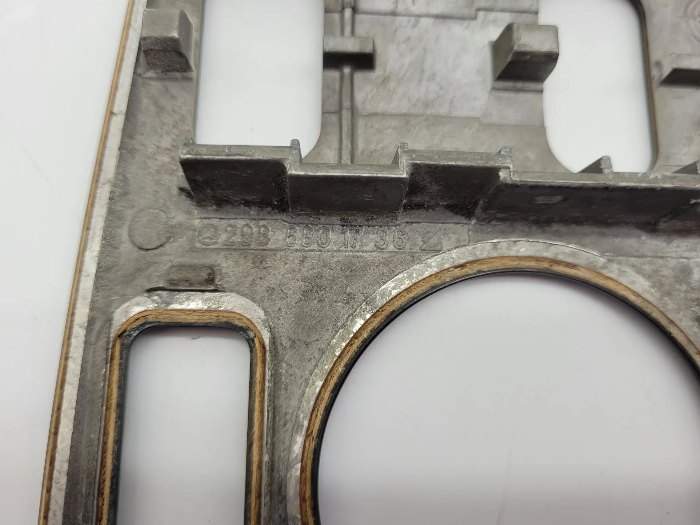 Mercedes CLK (W208) Mittelkonsole Abdeckung Holz/Wurzel Avantgarde A2086801736