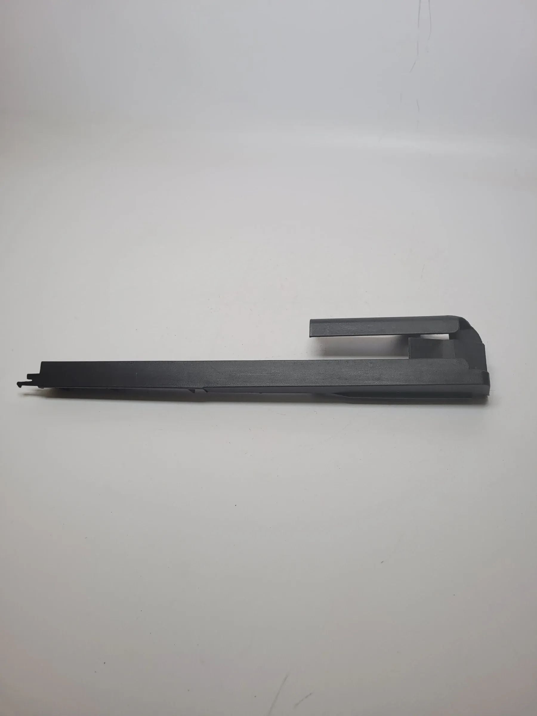 Original Audi A4 (8E/B6/B7) Verkleidung Sitz-Führungsschiene 8e0881478b