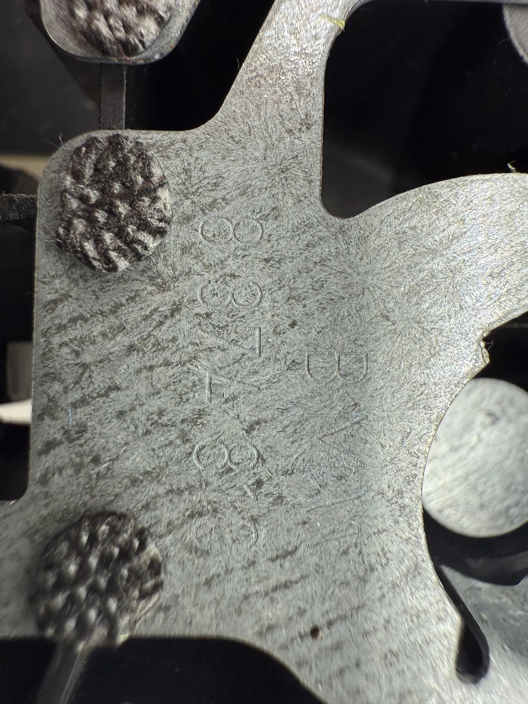 Оригинальный правый кронштейн заднего фонаря BMW E46 230570R / 230572R