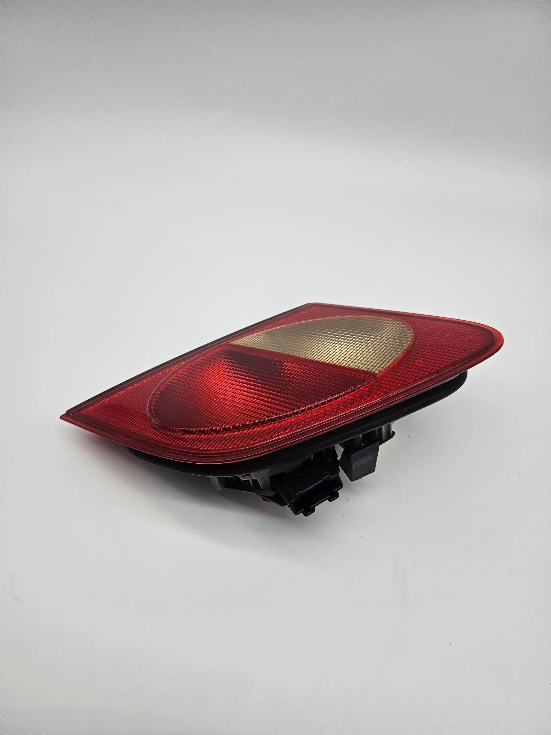 Feu arrière droit intérieur Mercedes Benz E-Klasse W210 A2108201064