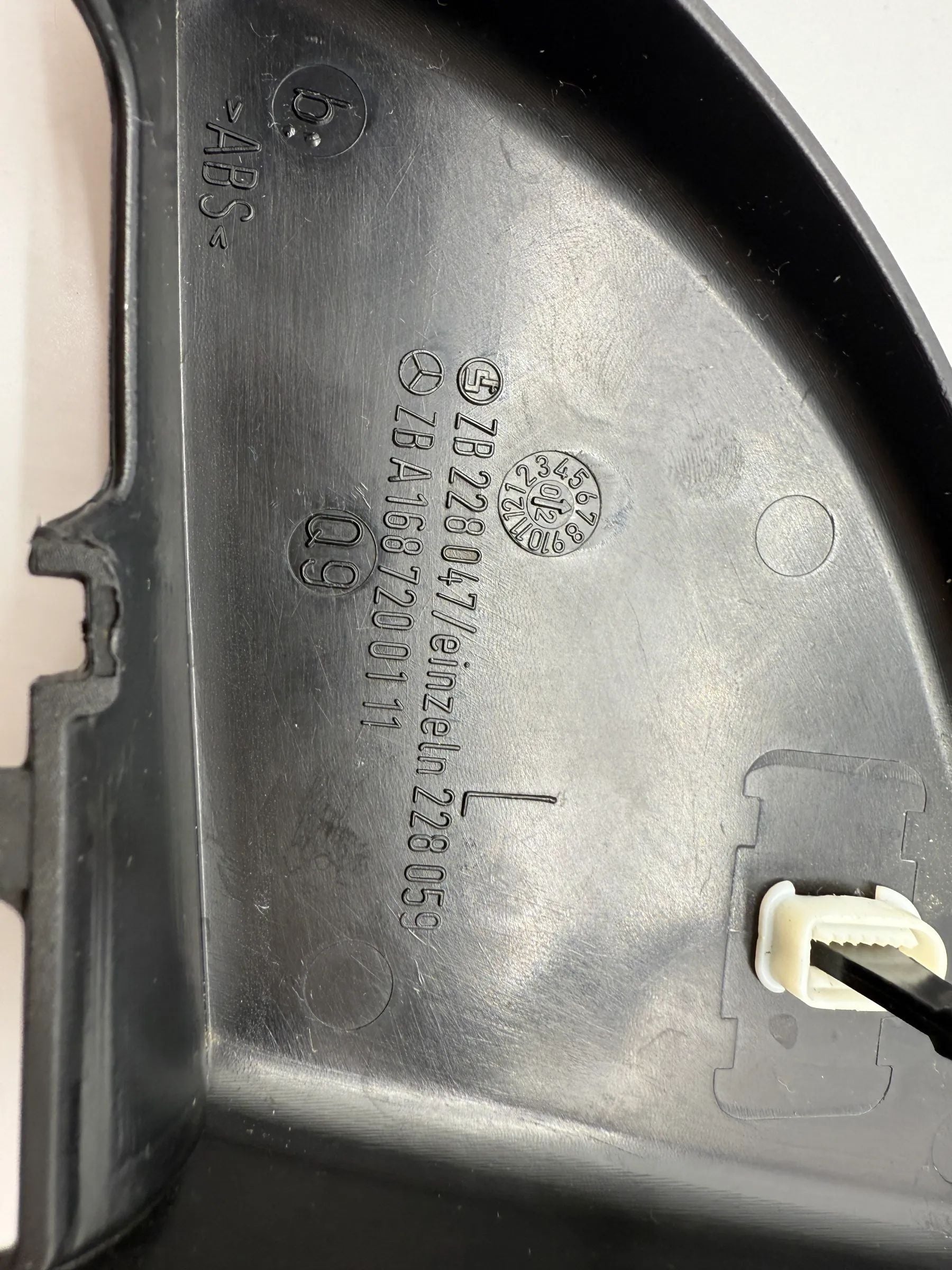 Original Mercedes-Benz A-Klasse Innenverkleidung Dreieck Links A1687200111