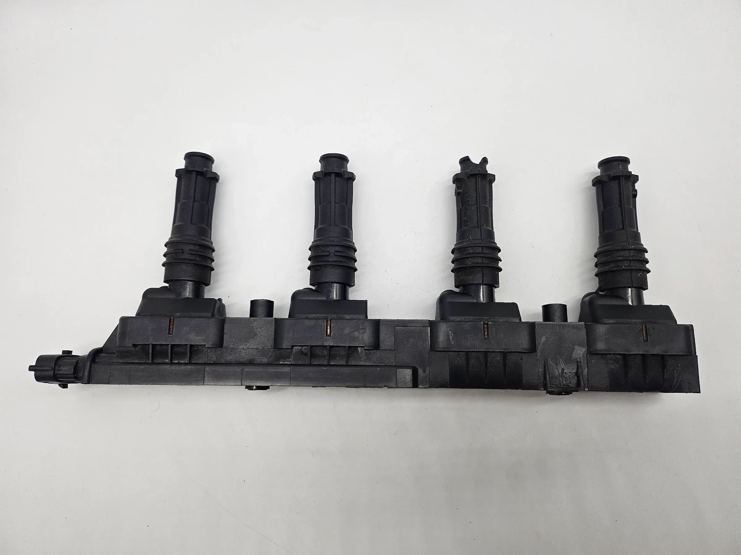 ORIG. Bosch Opel Cewka Zapłonowa 6-Polowa 1.2 1.4 ASTRA G H AGILA CORSA C 022150347