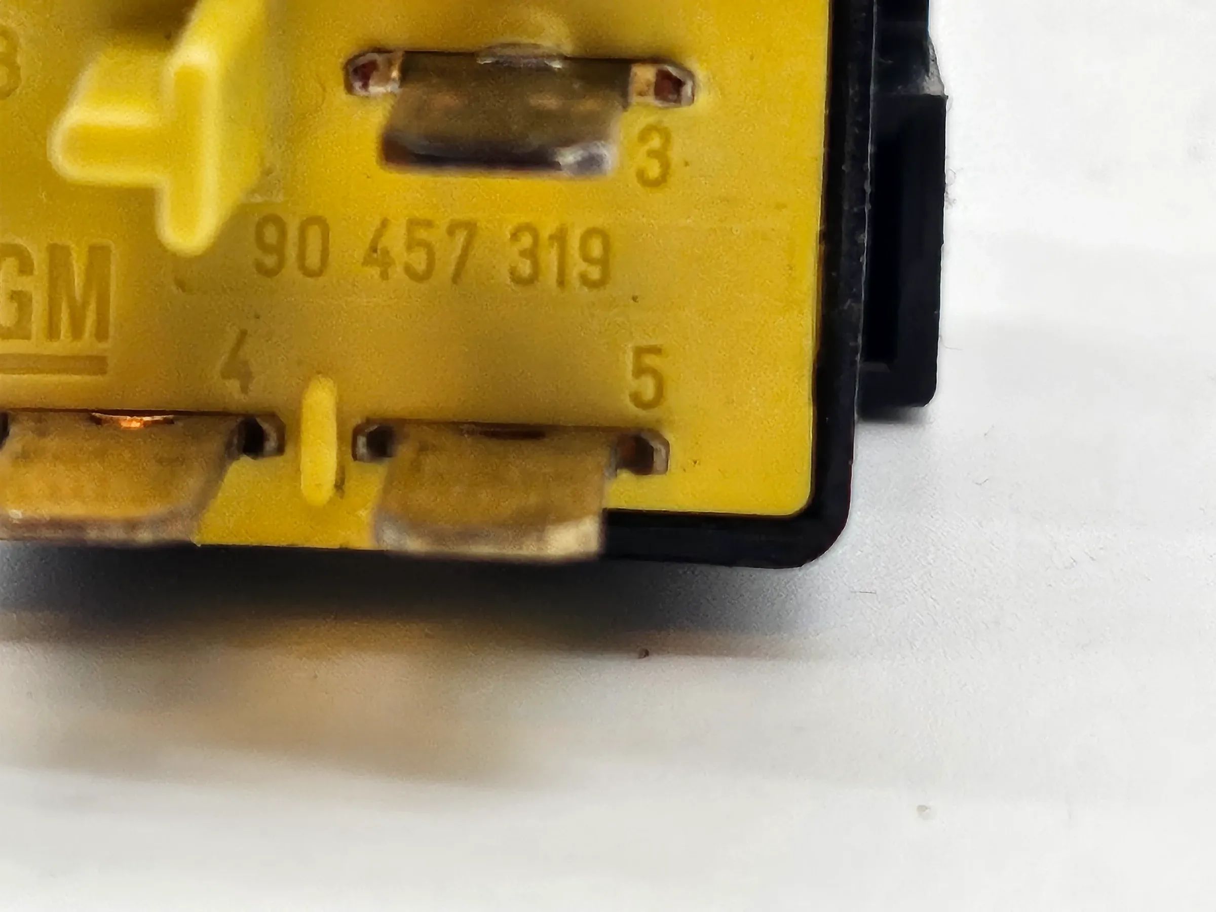 Opel Vectra B Omega B Heckscheibenheizung Schalter Taster Heckscheibe 90457319