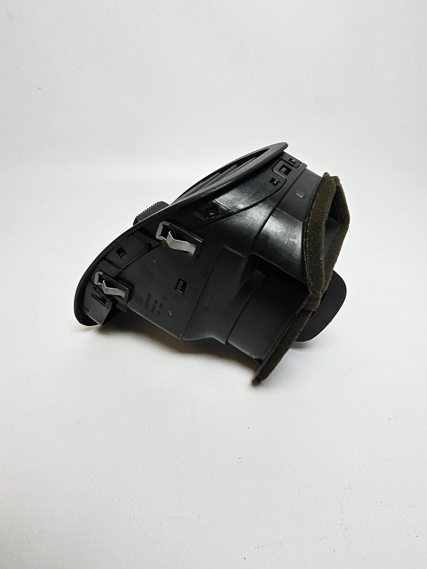 Oryginalna dysza powietrzna prawy nawiew VW Polo 6N 6N2 Lupo 6X 6X1819704A