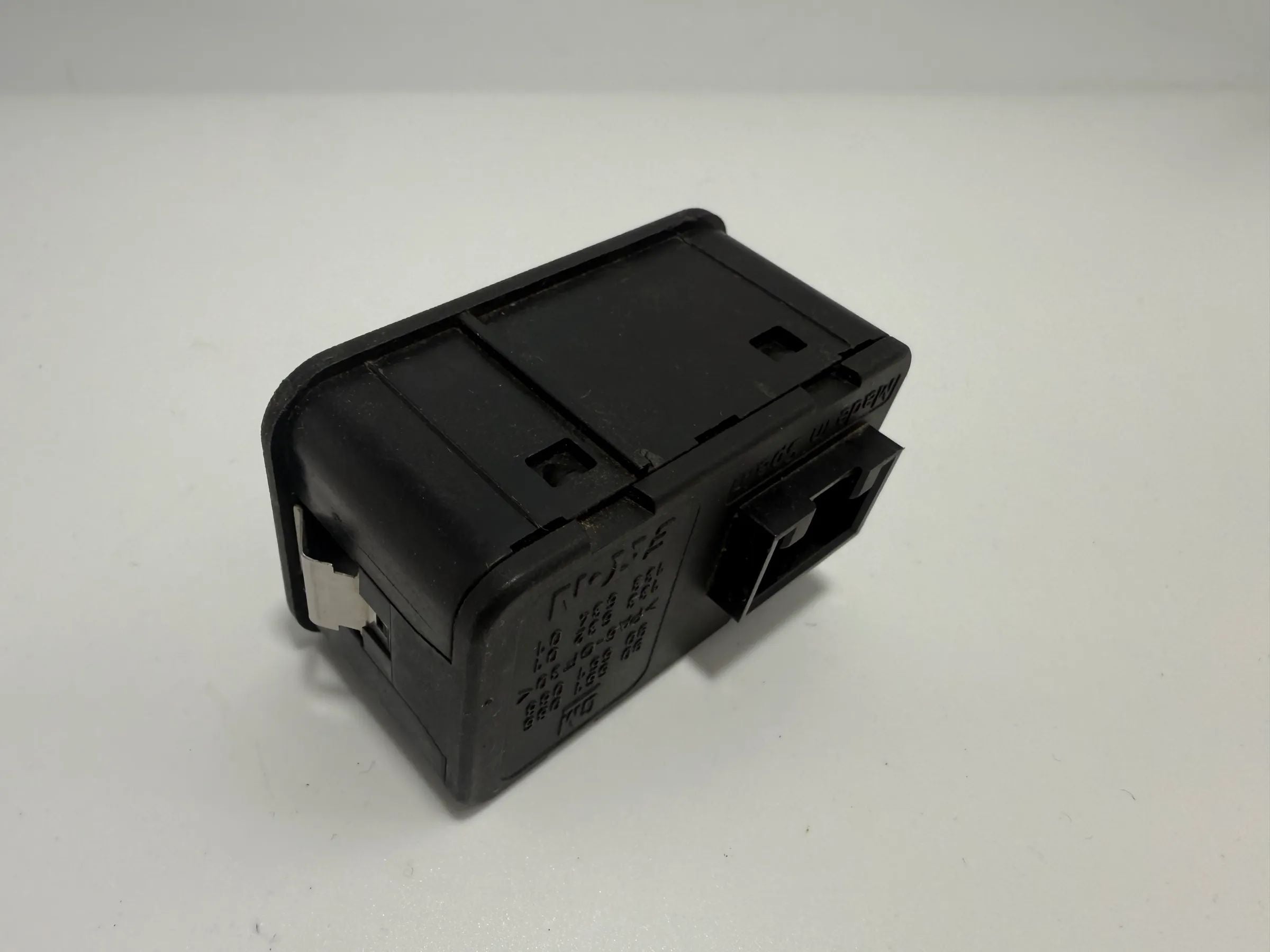 Oryginalny przełącznik szyb lewy Opel Astra G Delphi 13363201 / 90561088