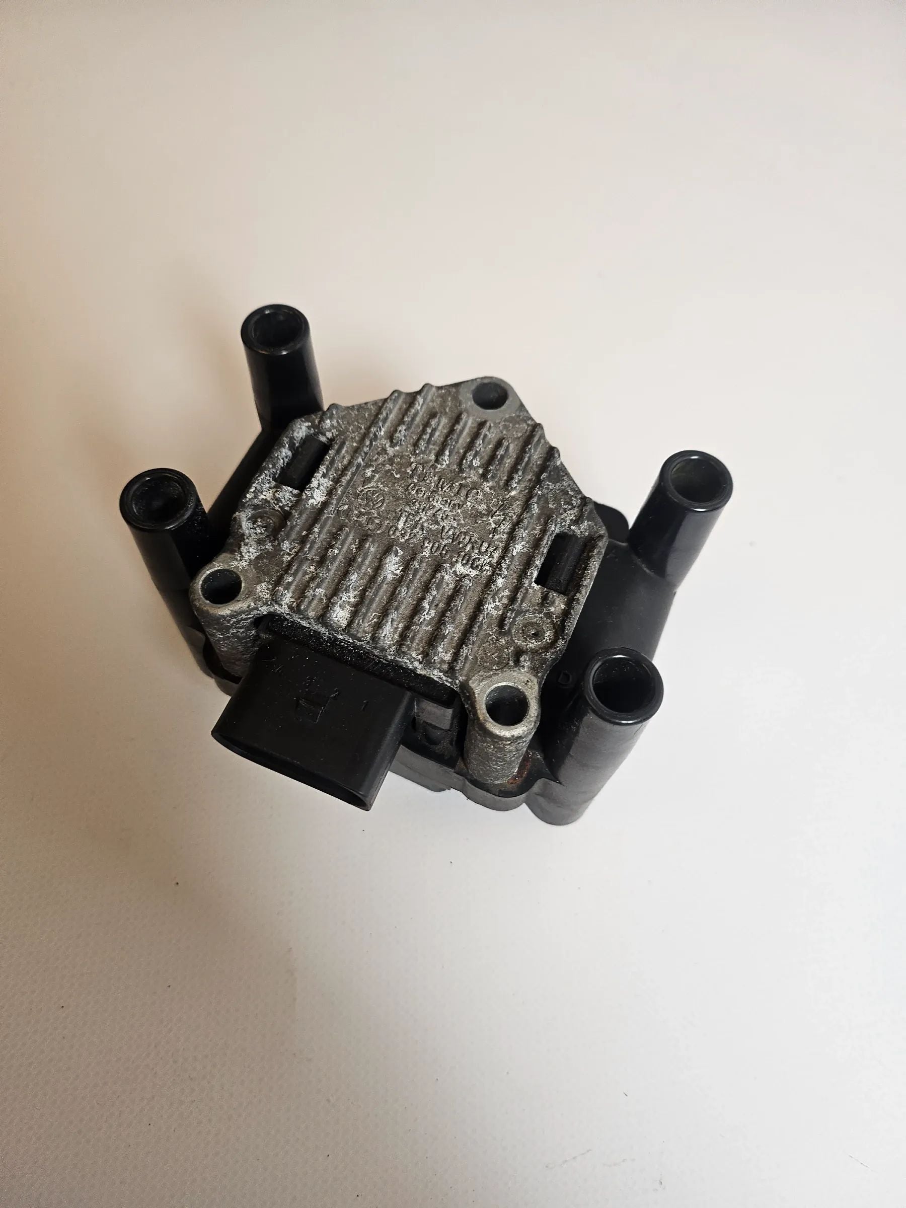 อะไหล่แท้ VW Polo IV (9N) 1.4 55kW ขดลวดจานจ่าย 032906106B