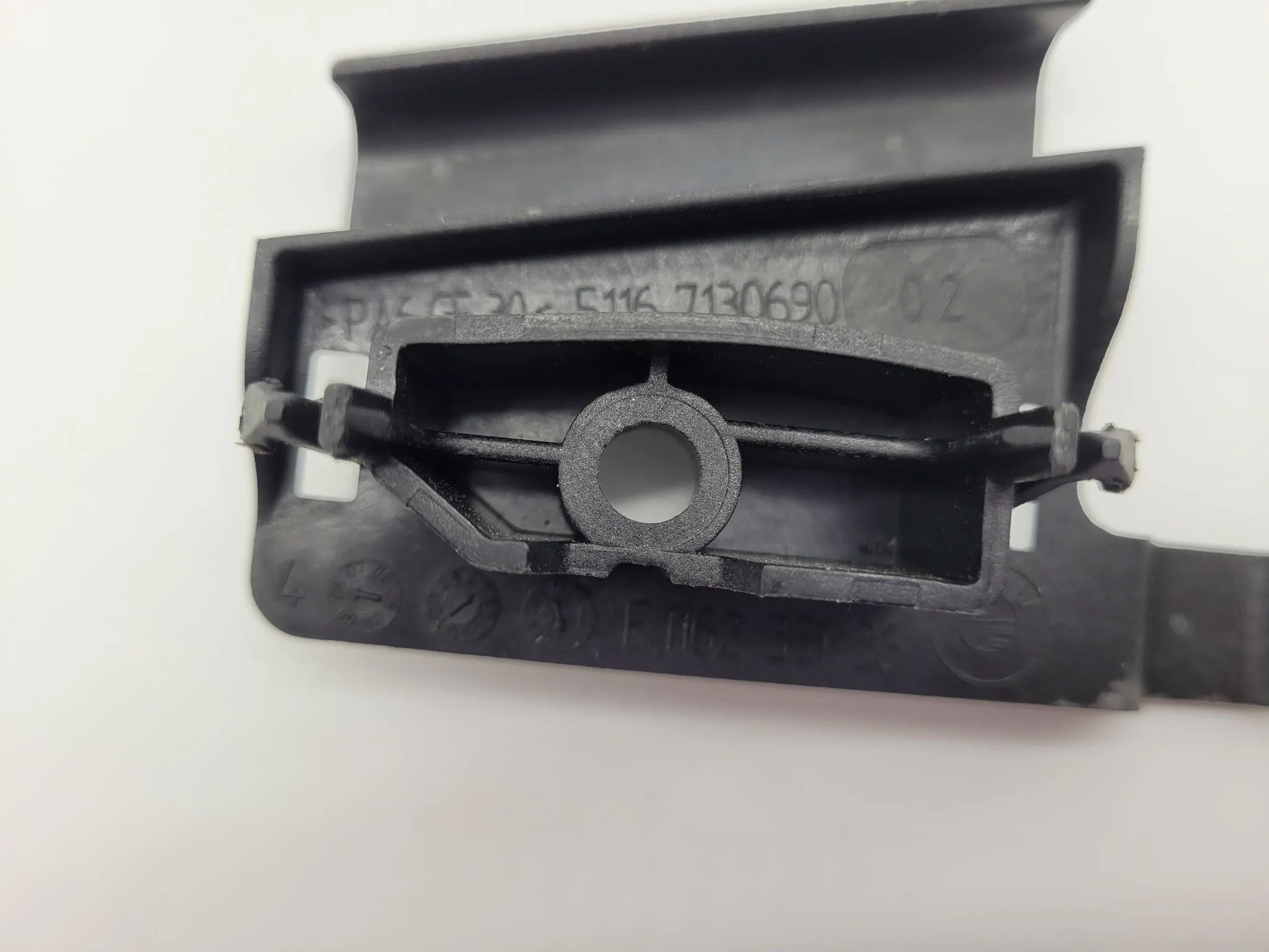 BMW 3er (E90/E91) Halter Halterung Techts 51167130690